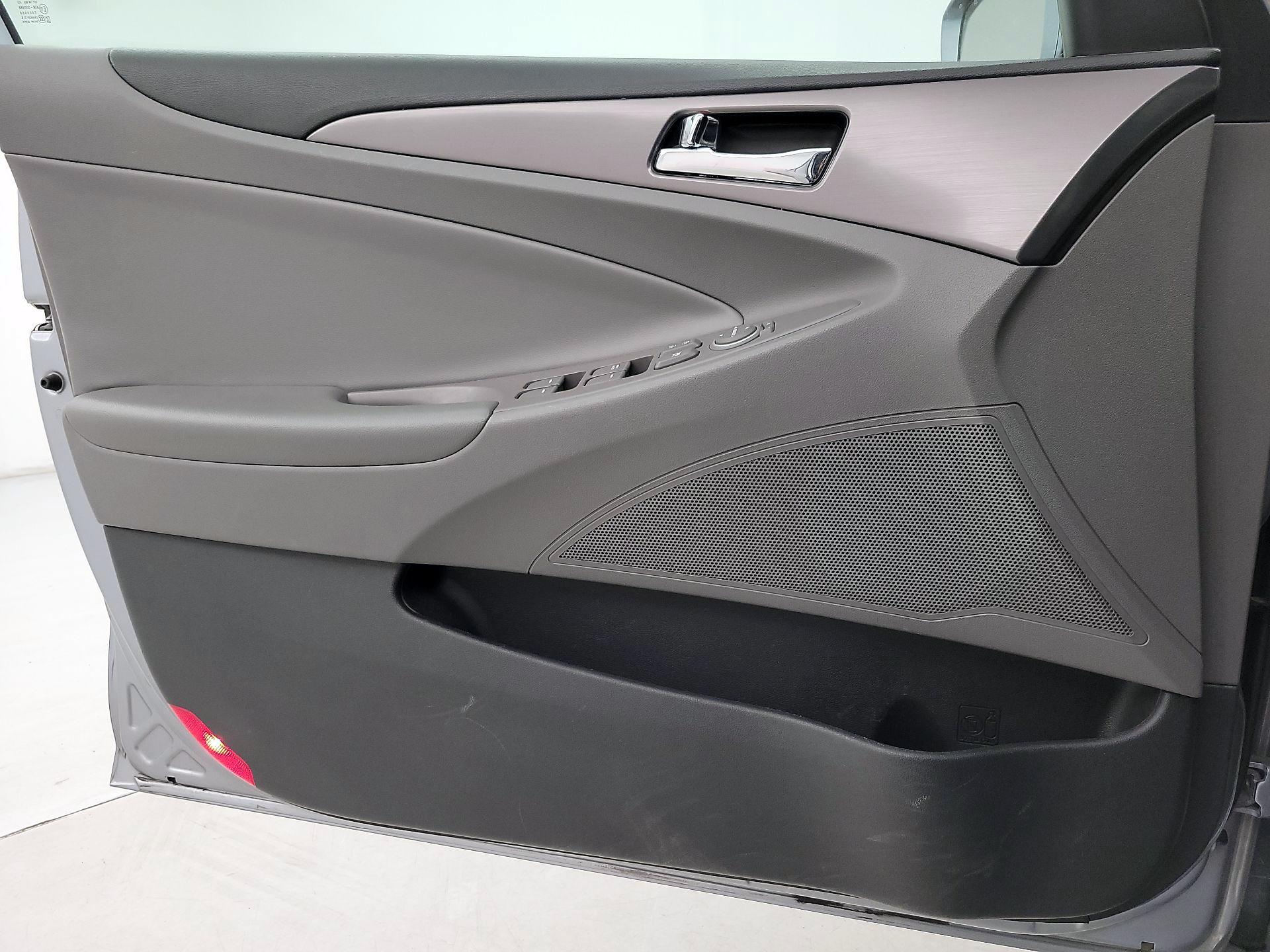 Thumbnail: 2015 Hyundai Sonata - 12