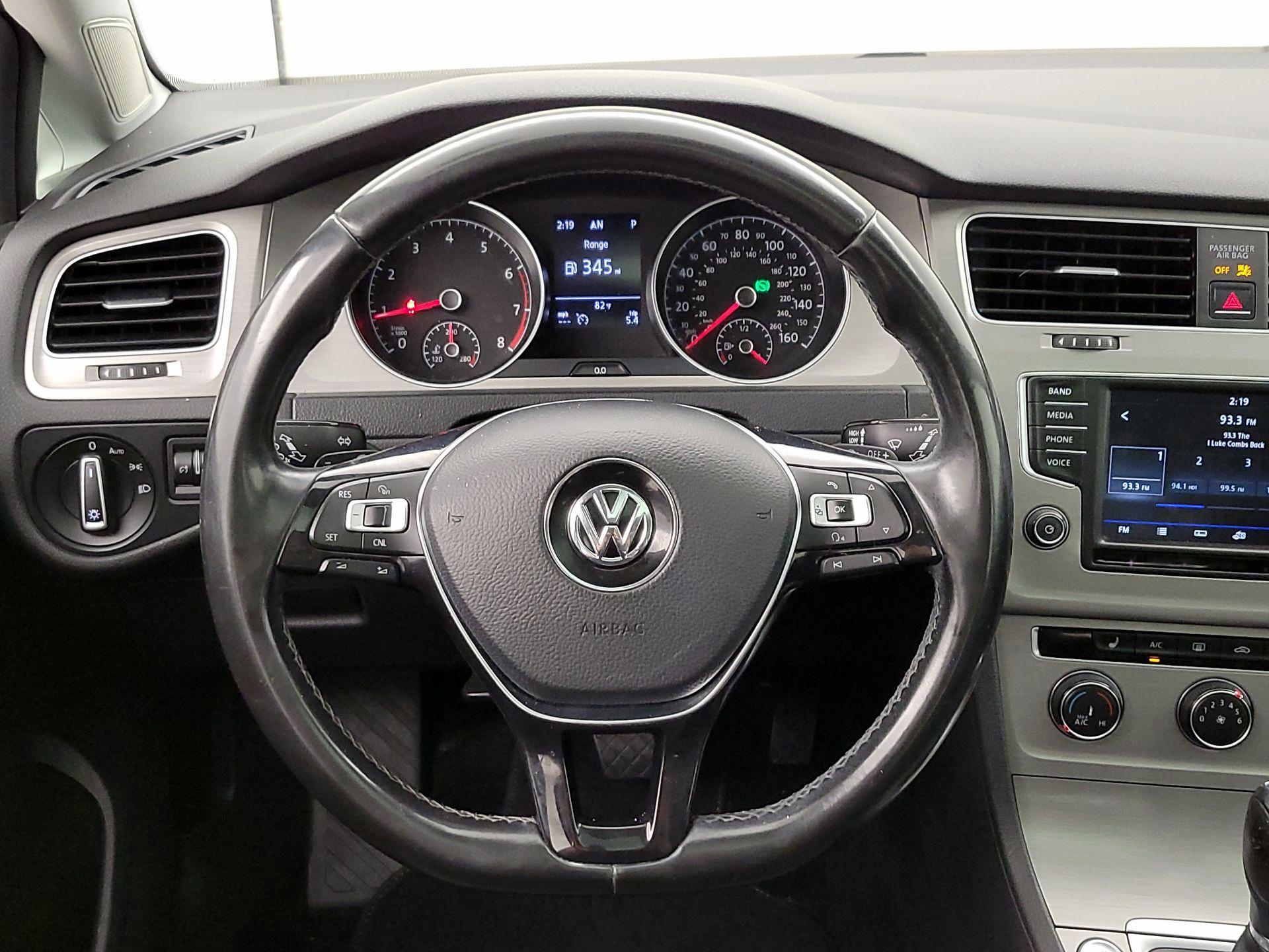 Thumbnail: 2017 Volkswagen Golf - 10
