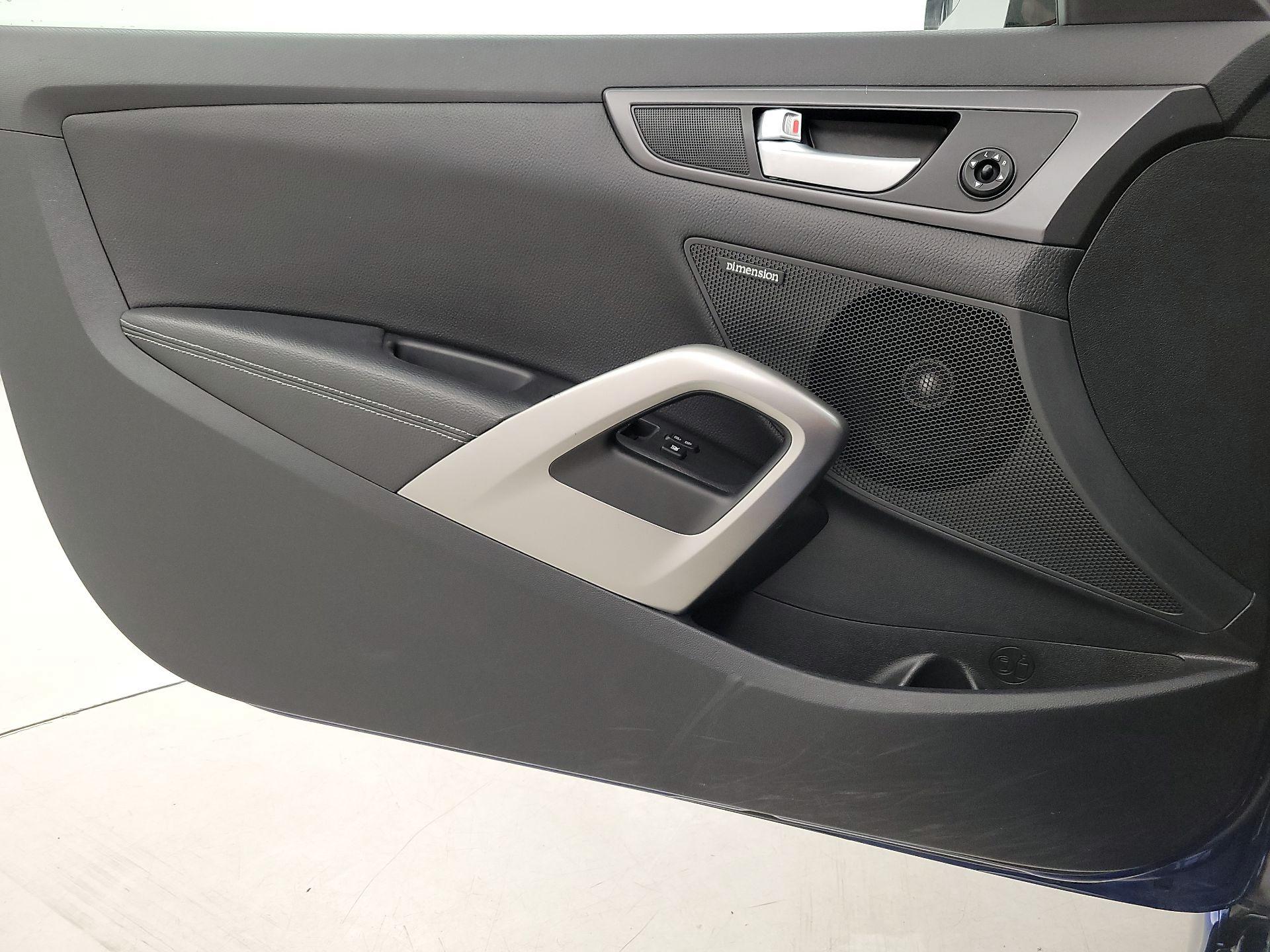 Thumbnail: 2016 Hyundai Veloster - 12