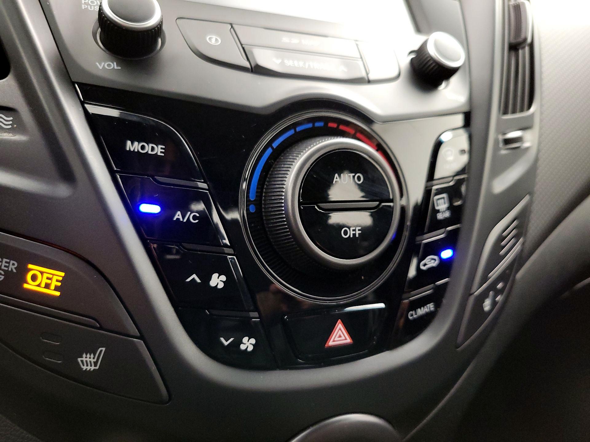 Thumbnail: 2016 Hyundai Veloster - 16
