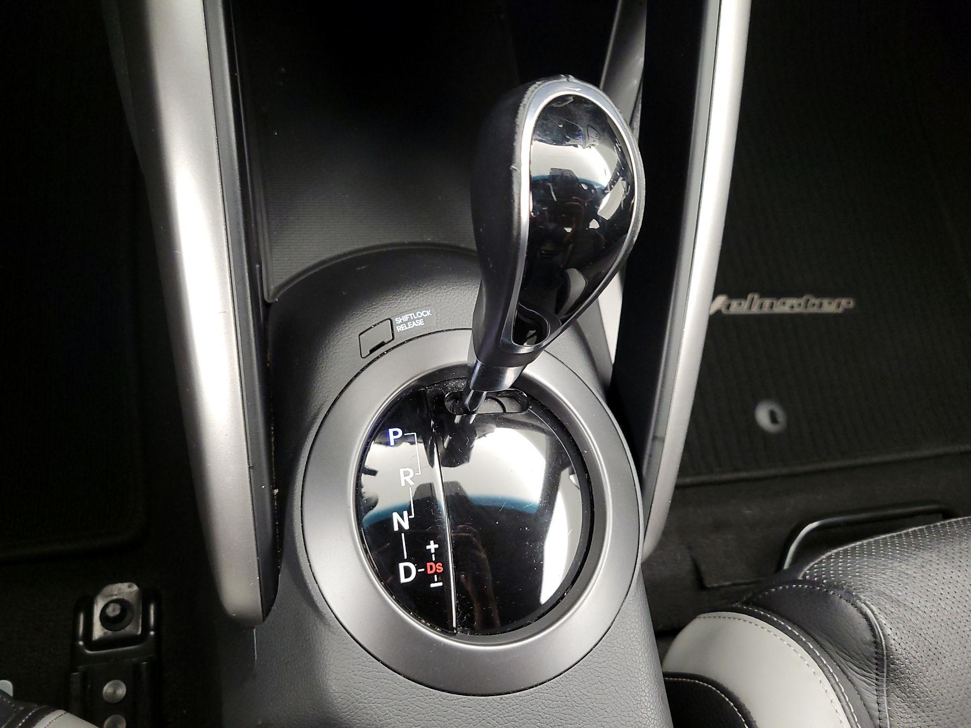 Thumbnail: 2016 Hyundai Veloster - 17