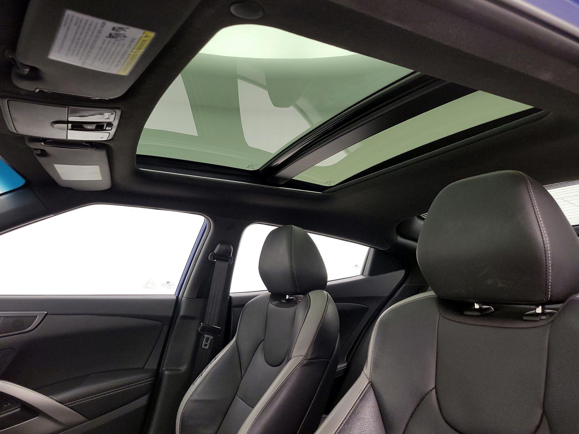 Thumbnail: 2016 Hyundai Veloster - 19