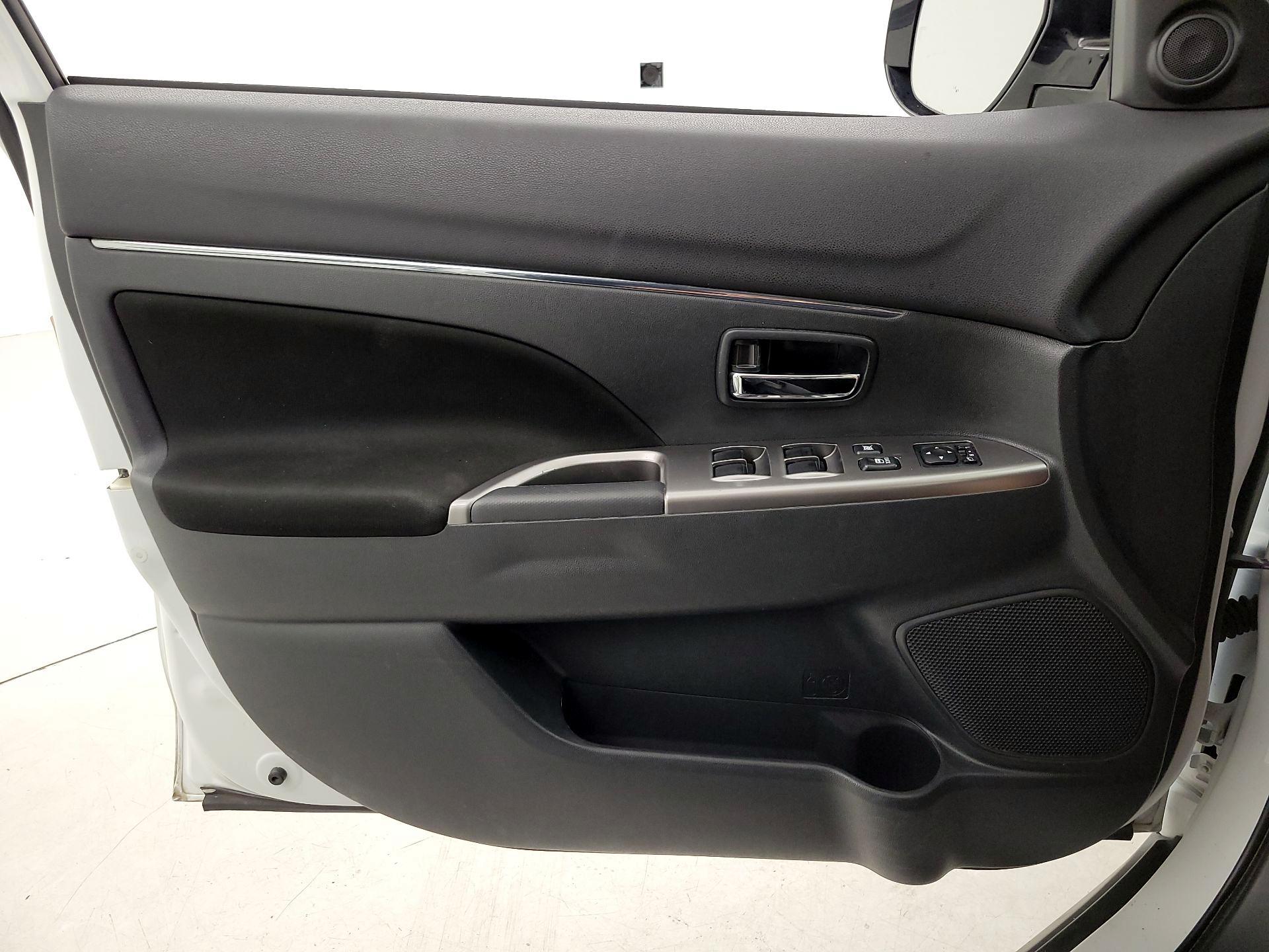 Thumbnail: 2021 Mitsubishi Outlander Sport - 12