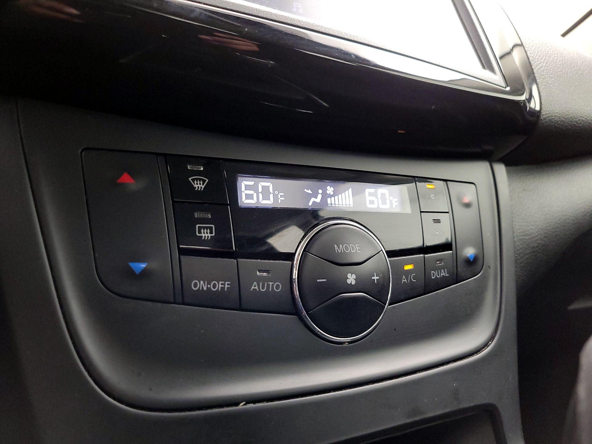 Thumbnail: 2019 Nissan Sentra - 16