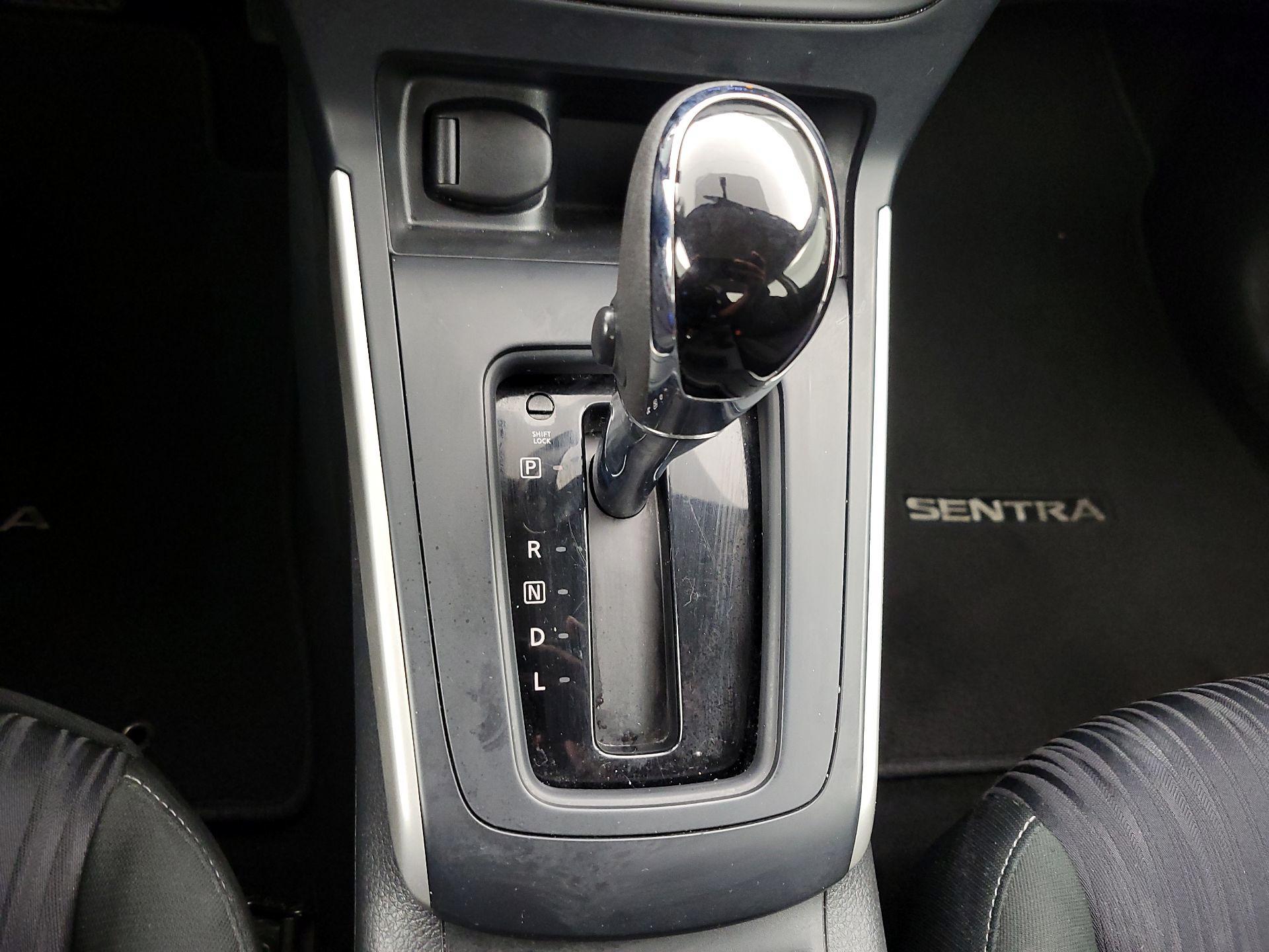 Thumbnail: 2019 Nissan Sentra - 17