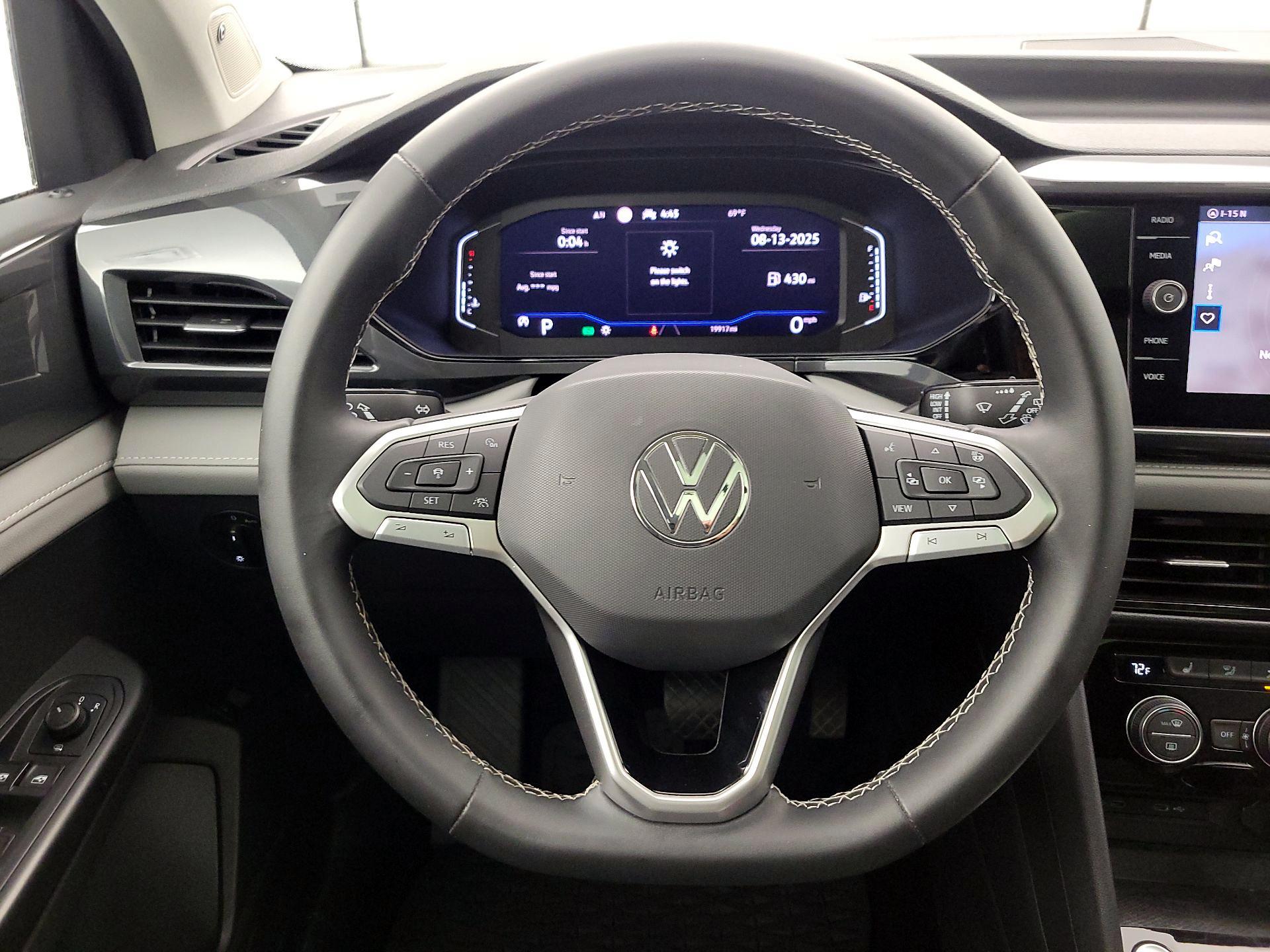 Thumbnail: 2022 Volkswagen Taos - 10