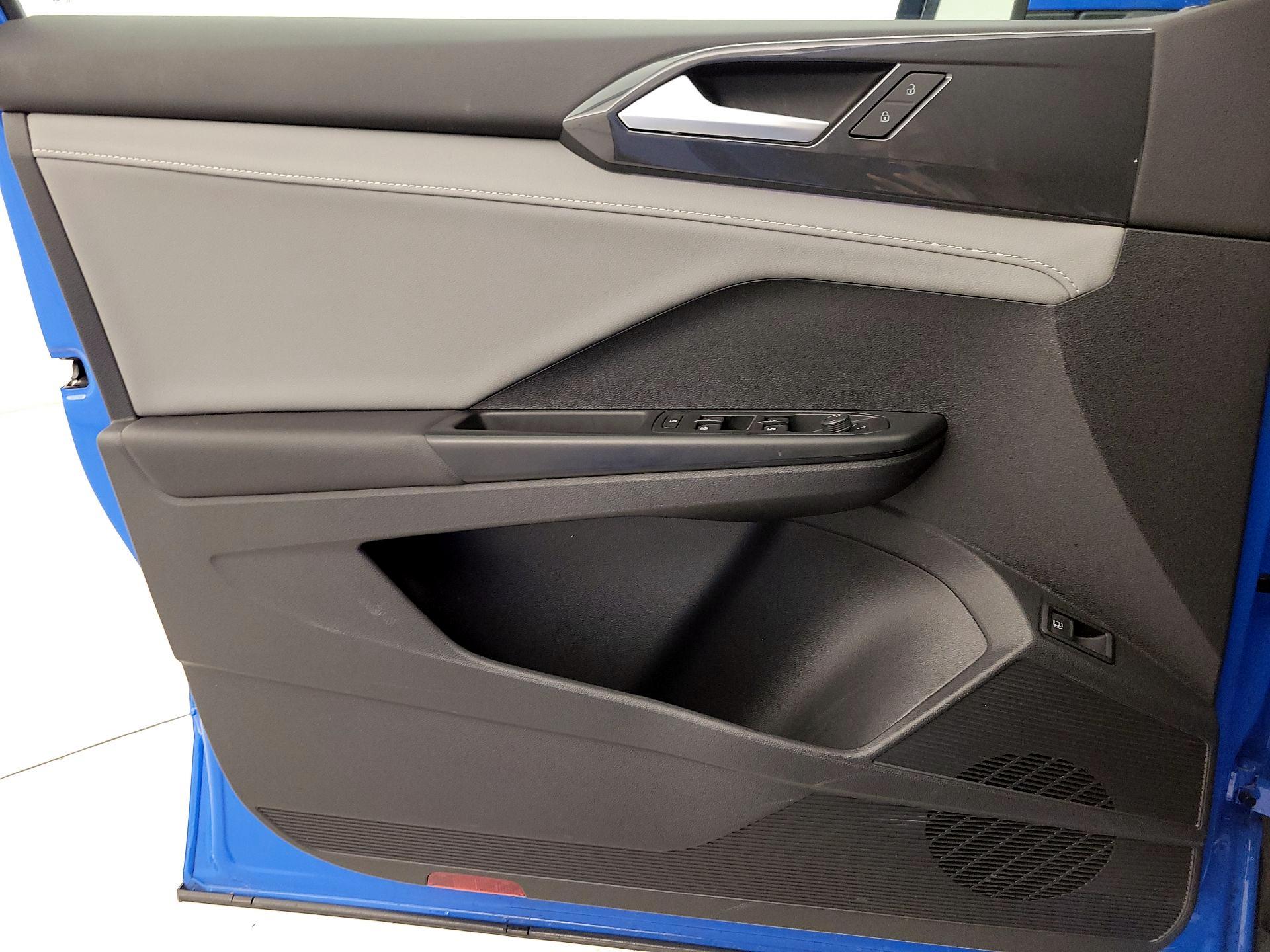 Thumbnail: 2022 Volkswagen Taos - 12