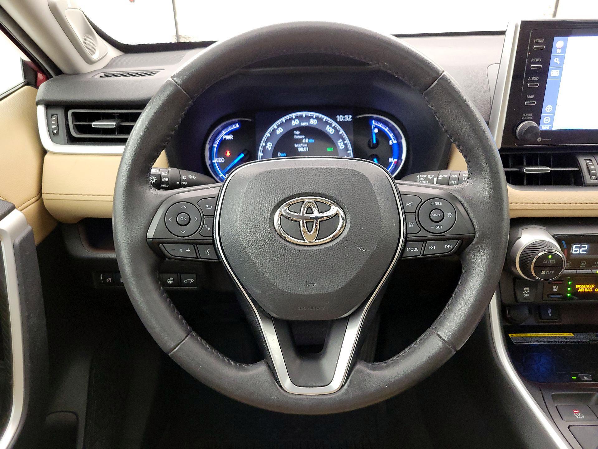 Thumbnail: 2021 Toyota RAV4 - 10