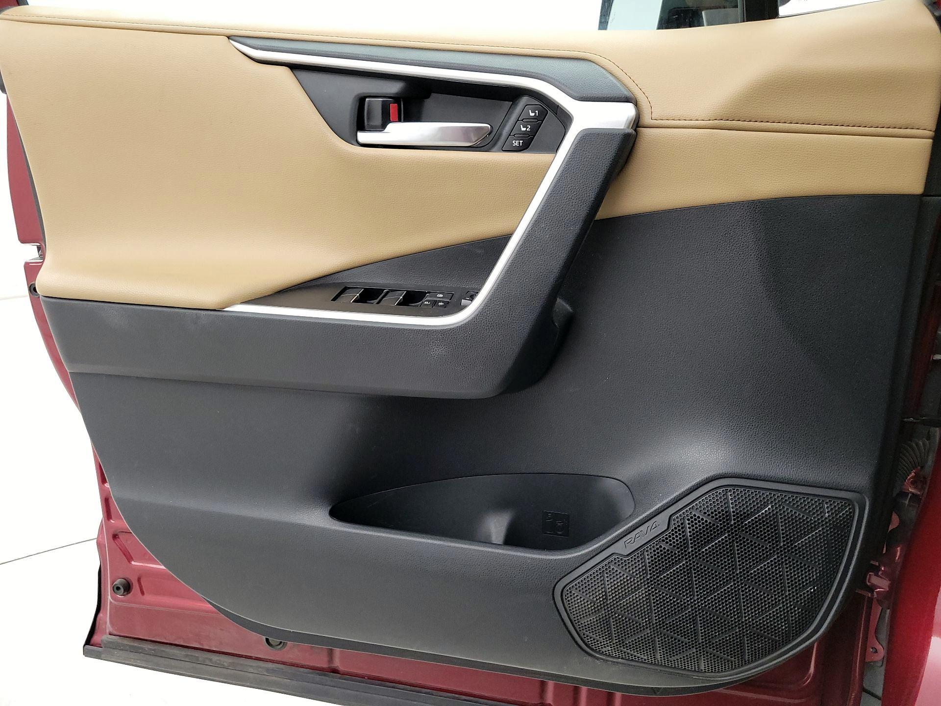Thumbnail: 2021 Toyota RAV4 - 12