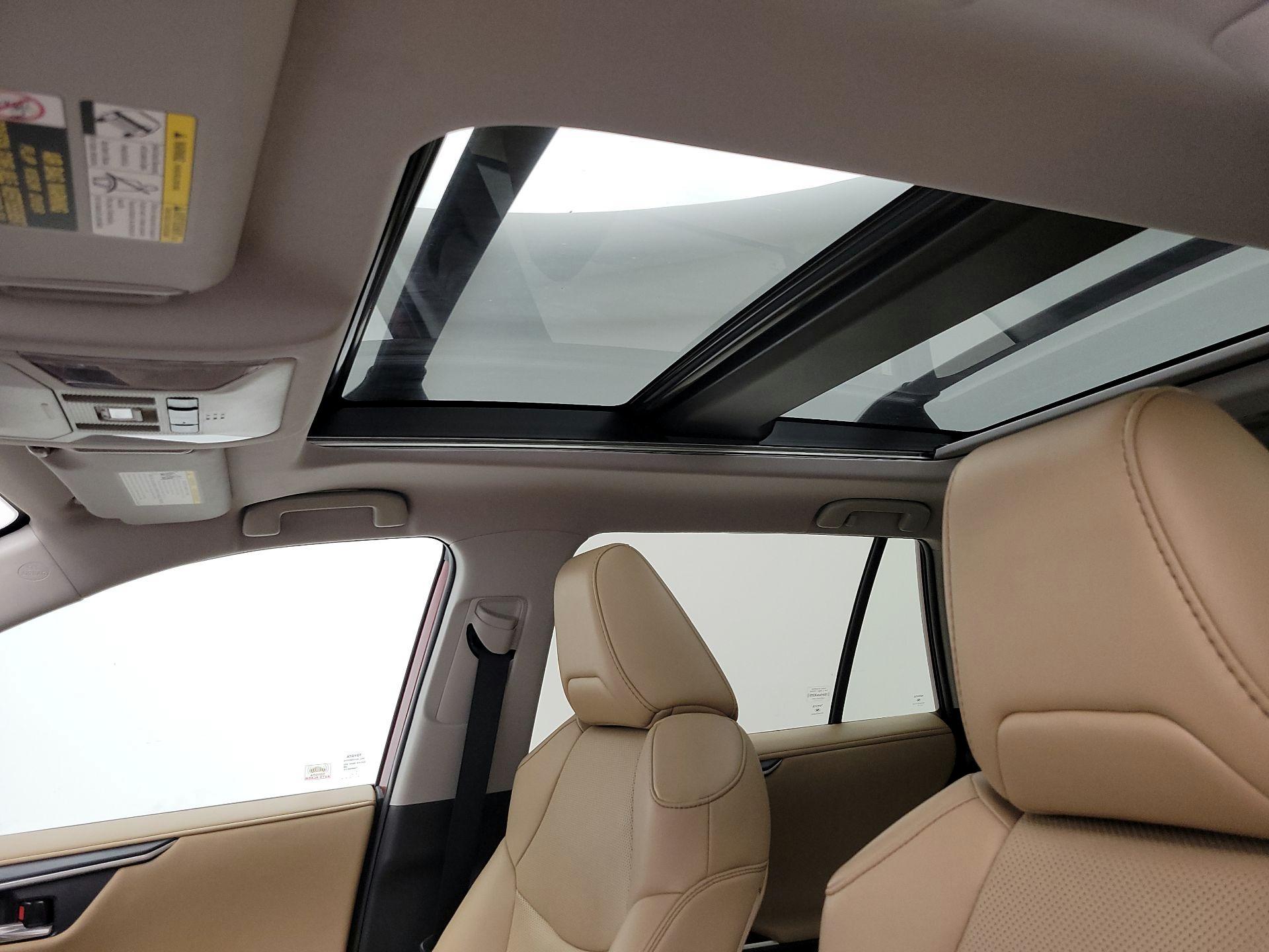 Thumbnail: 2021 Toyota RAV4 - 20