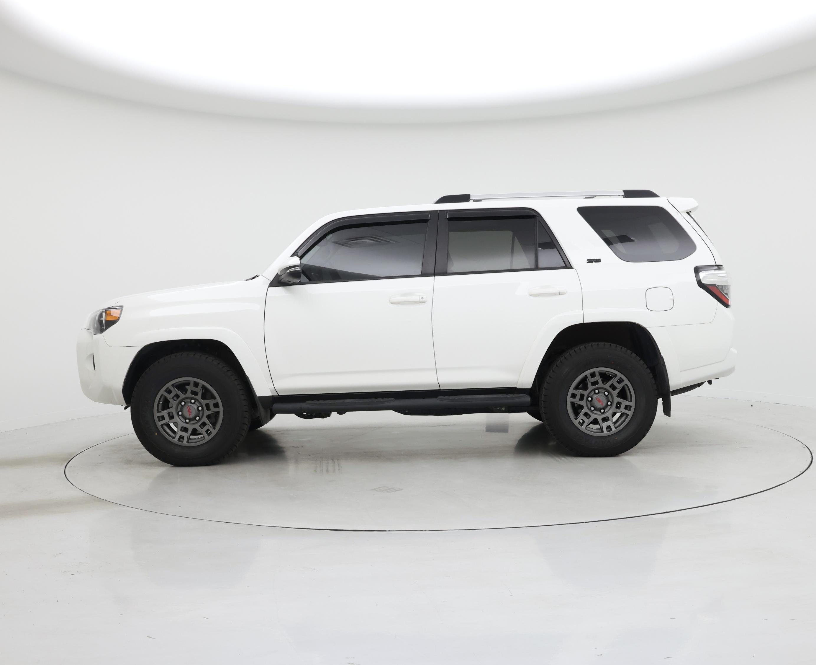 Thumbnail: 2019 Toyota 4Runner - 3