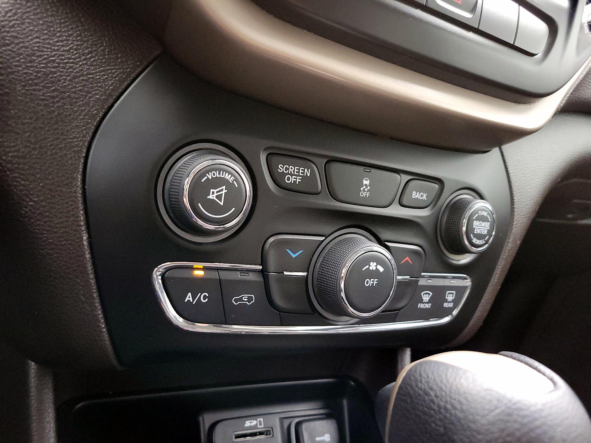 Thumbnail: 2014 Jeep Cherokee - 16