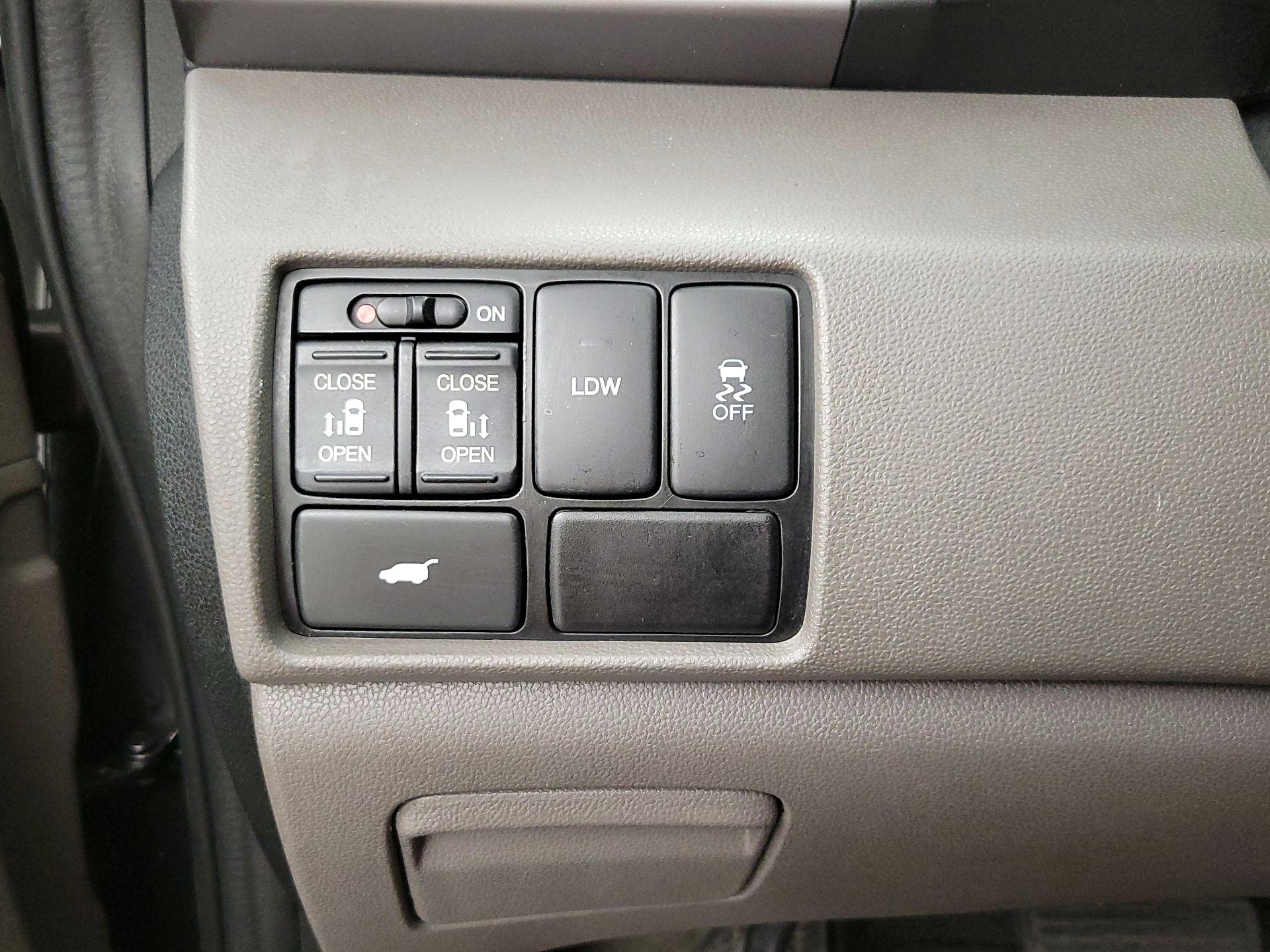 Thumbnail: 2015 Honda Odyssey - 13