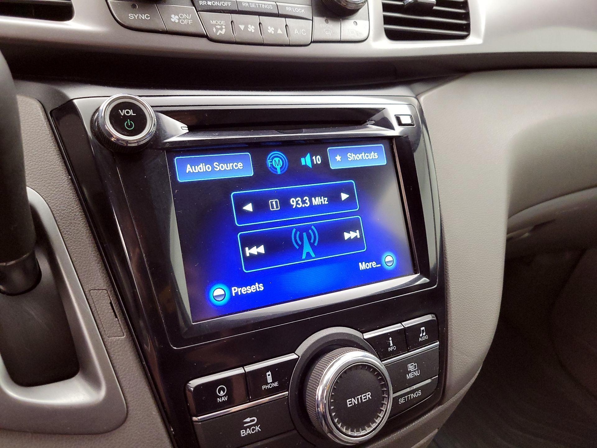 Thumbnail: 2015 Honda Odyssey - 16