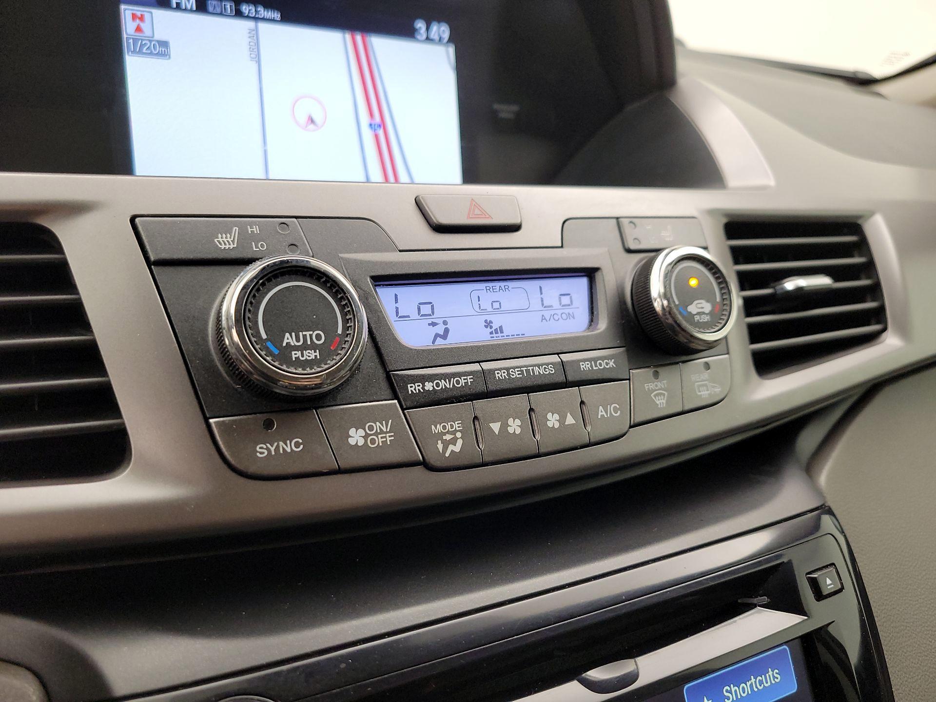 Thumbnail: 2015 Honda Odyssey - 17