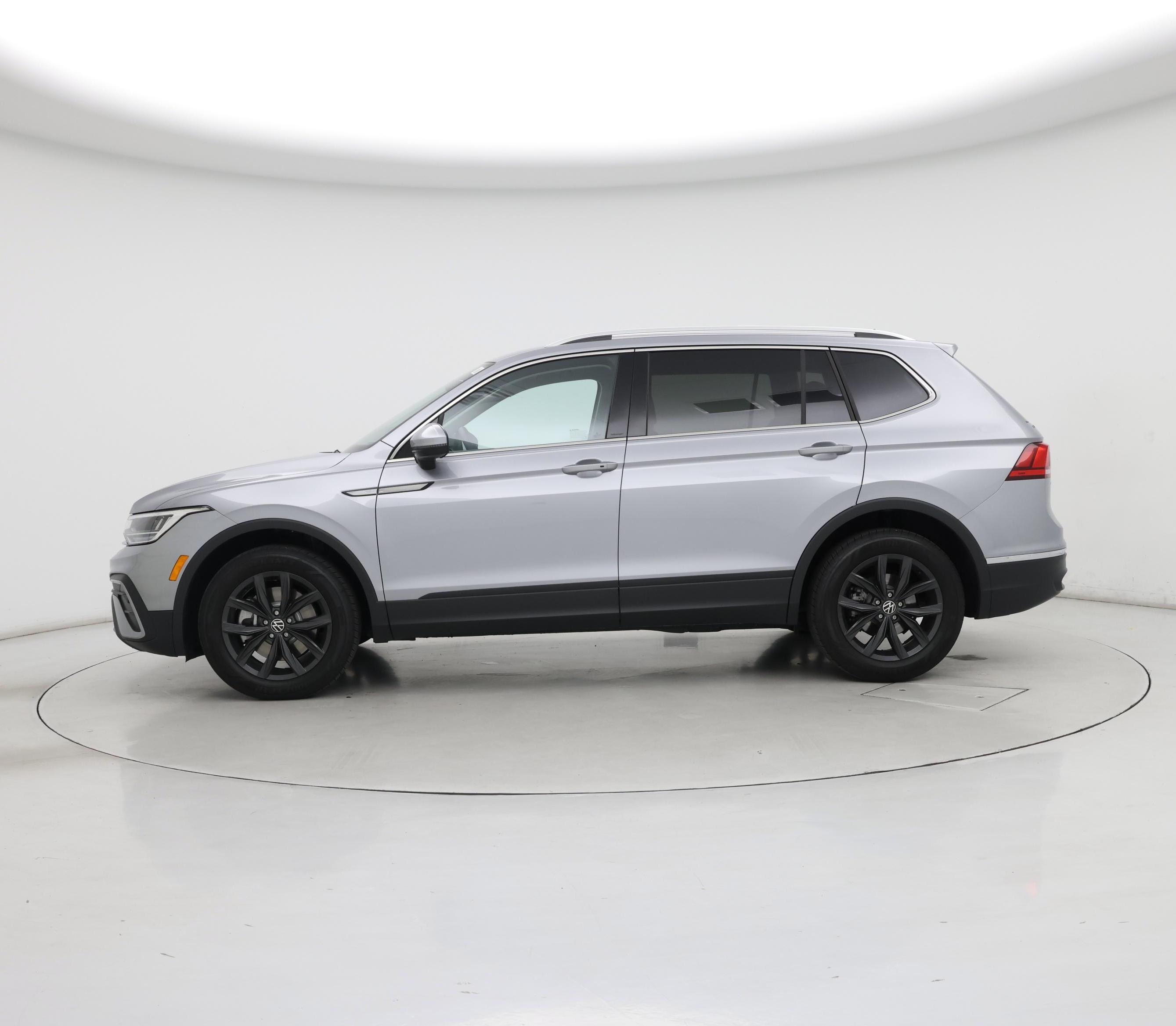 Thumbnail: 2024 Volkswagen Tiguan - 3