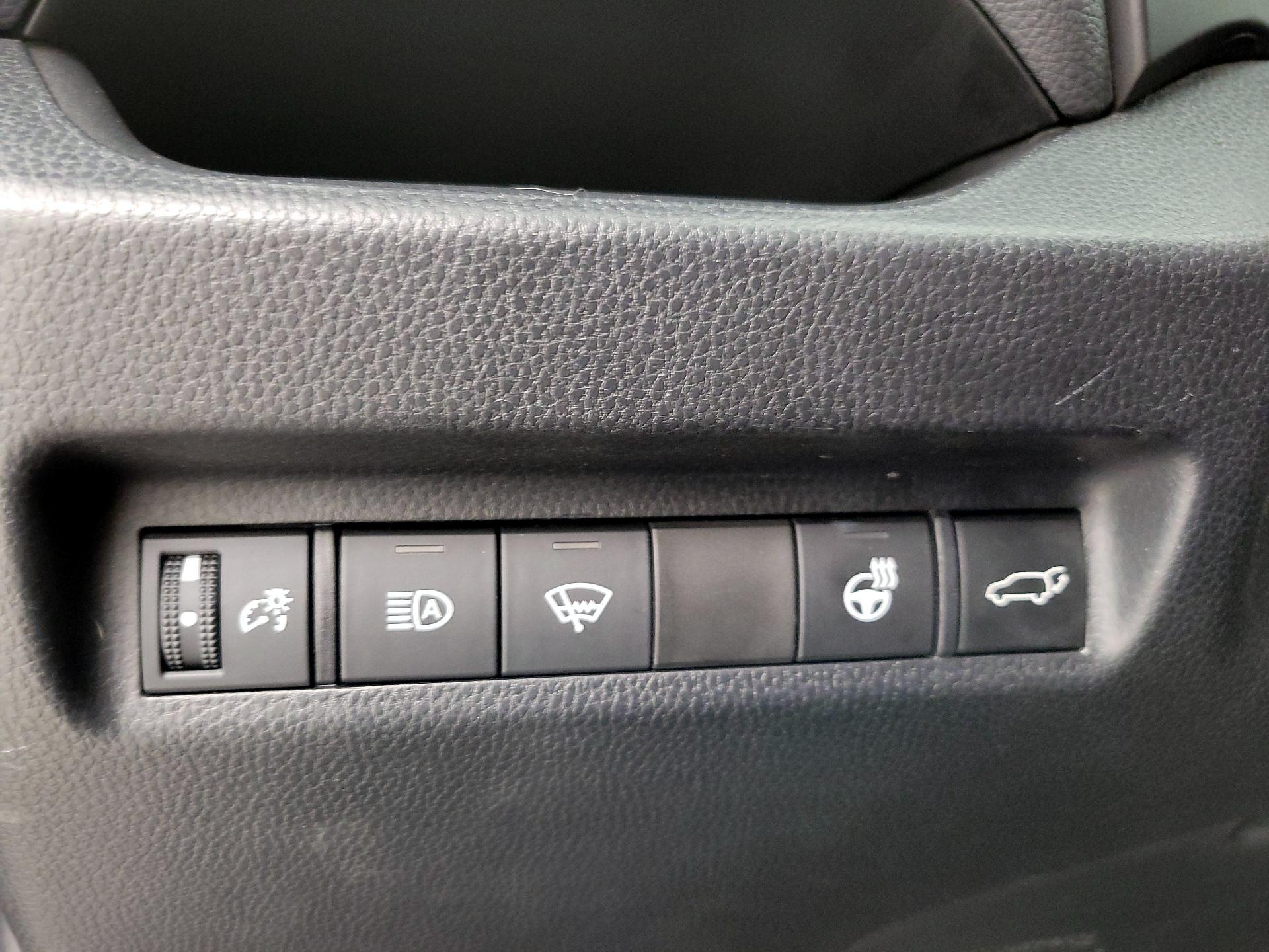 Thumbnail: 2021 Toyota RAV4 - 13