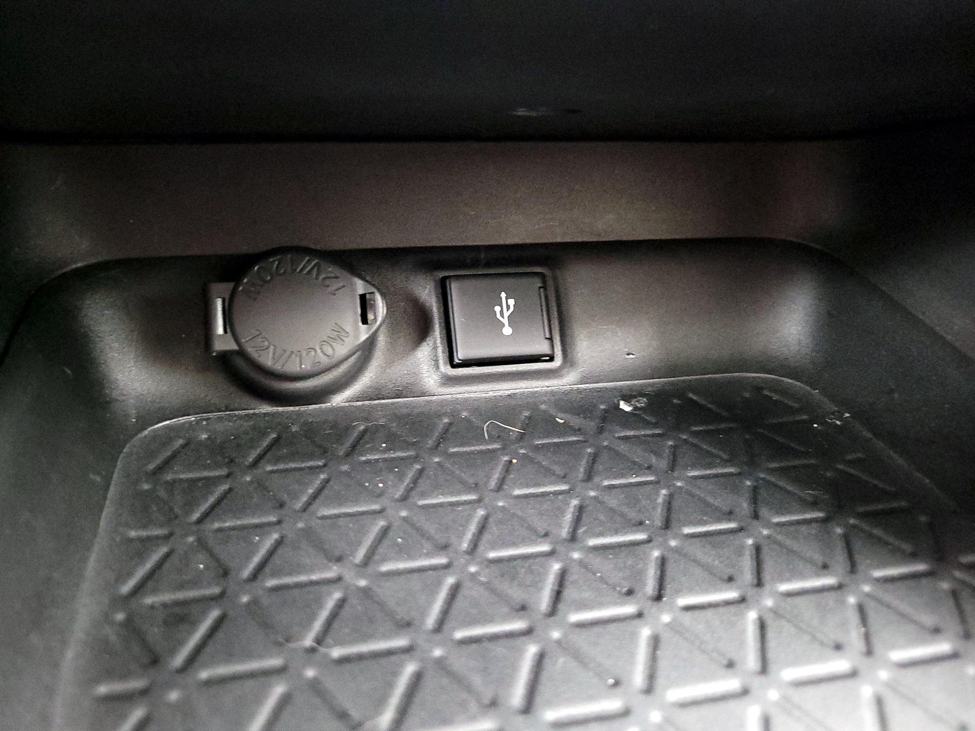 Thumbnail: 2021 Toyota RAV4 - 18