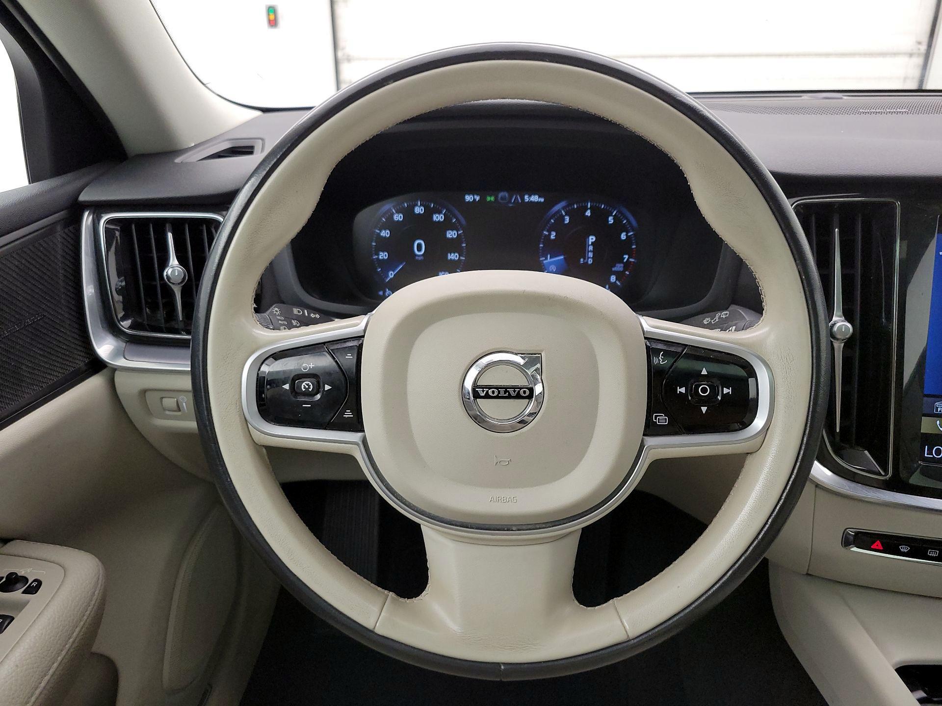 Thumbnail: 2020 Volvo S60 - 10