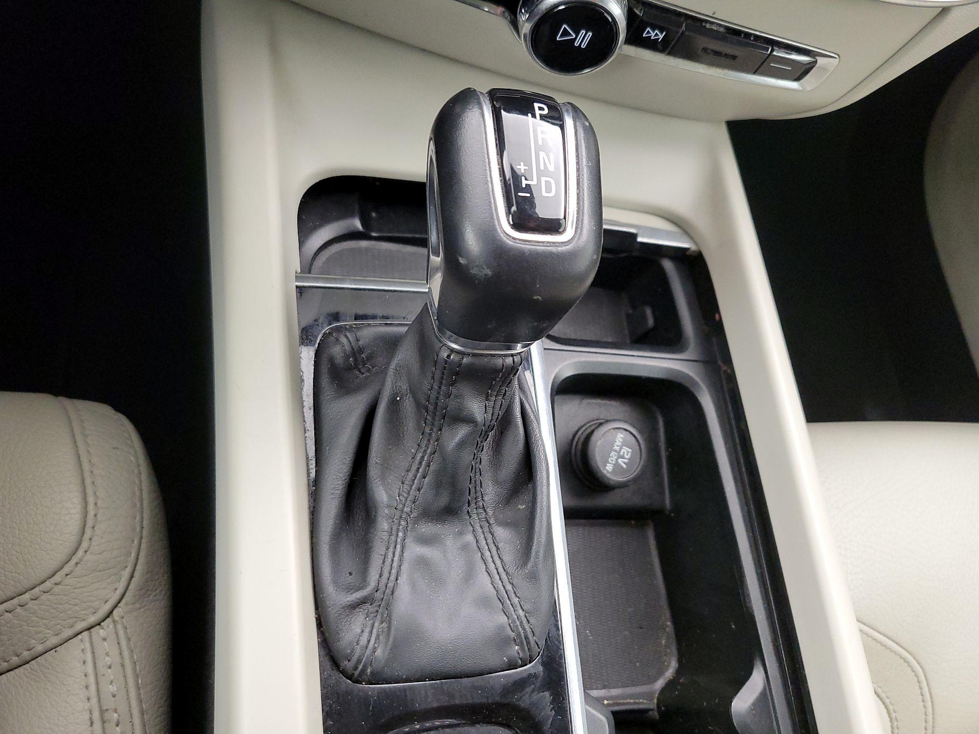 Thumbnail: 2020 Volvo S60 - 18