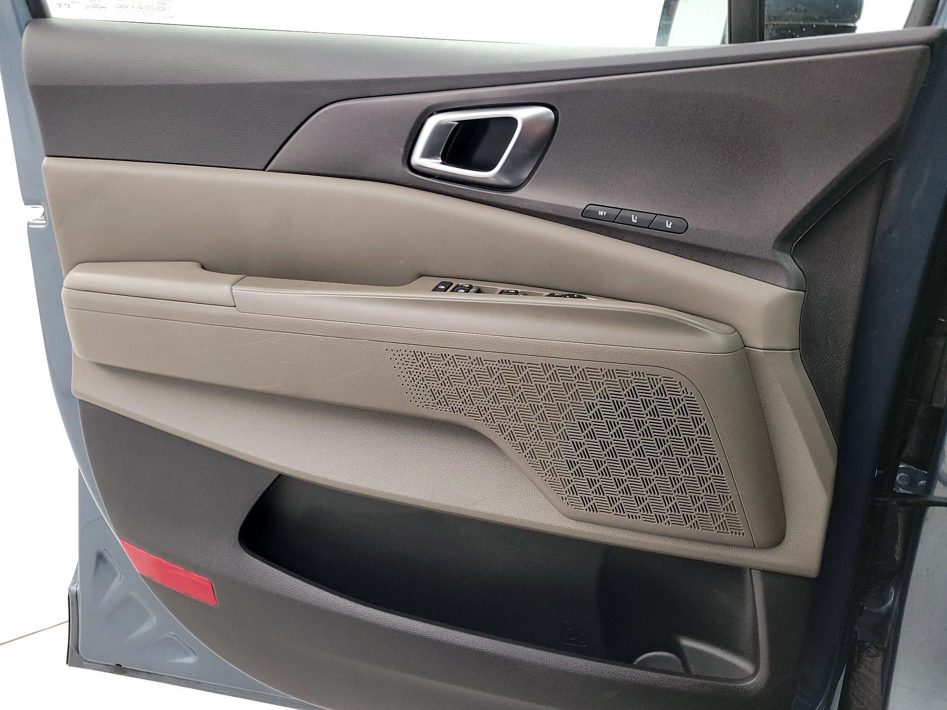 Thumbnail: 2025 Kia Carnival - 12