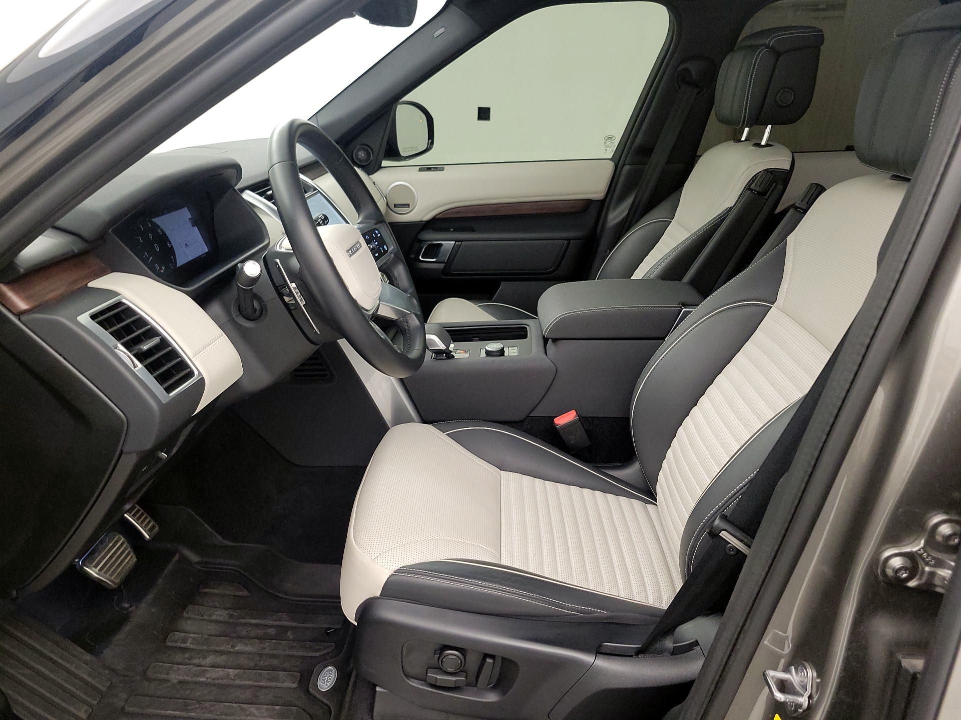 Thumbnail: 2024 Land Rover Discovery - 11