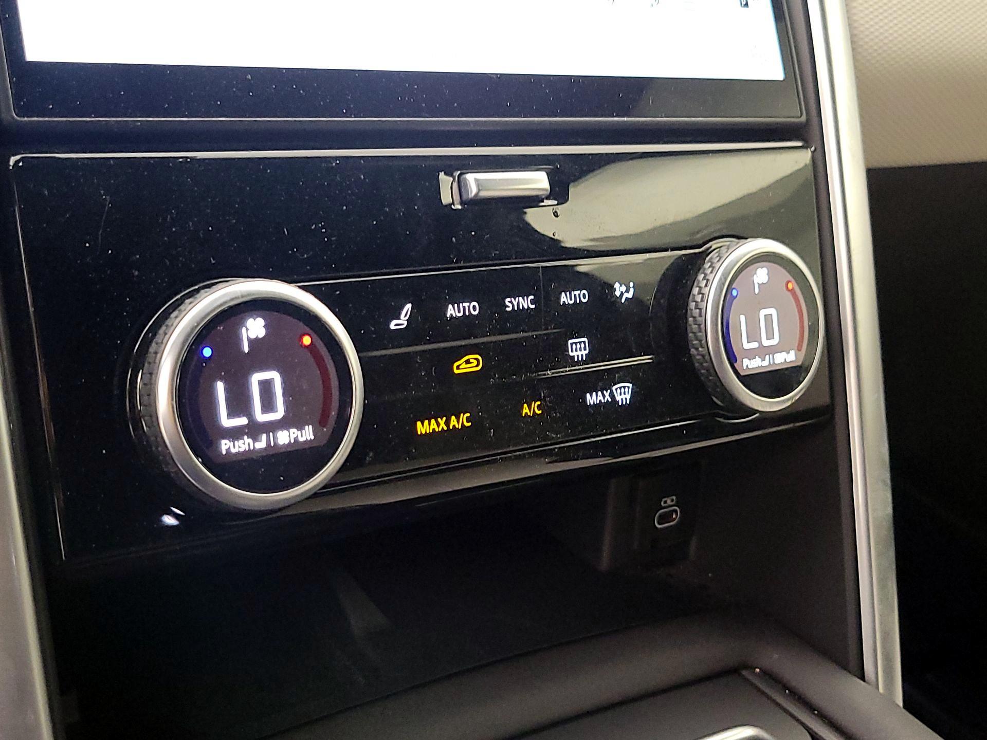 Thumbnail: 2024 Land Rover Discovery - 17