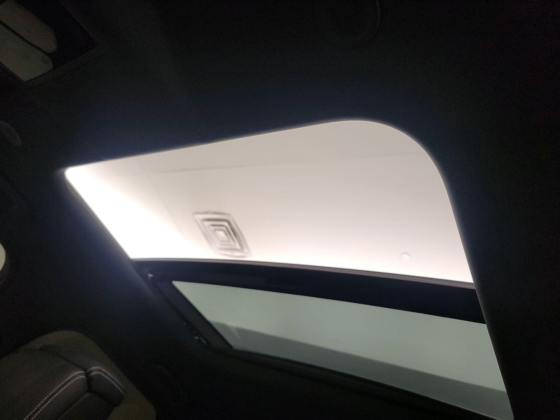 Thumbnail: 2024 Land Rover Discovery - 19