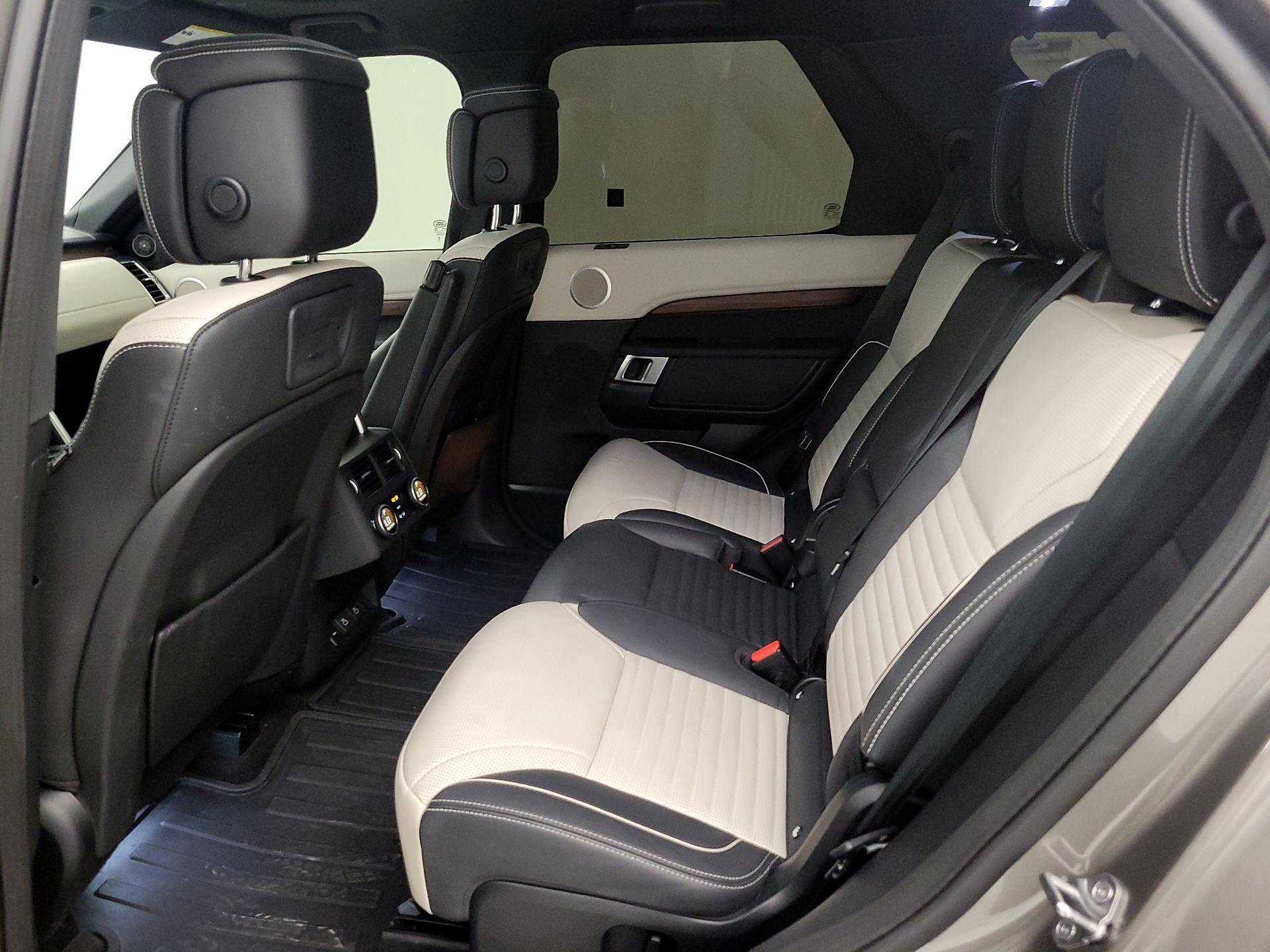 Thumbnail: 2024 Land Rover Discovery - 20