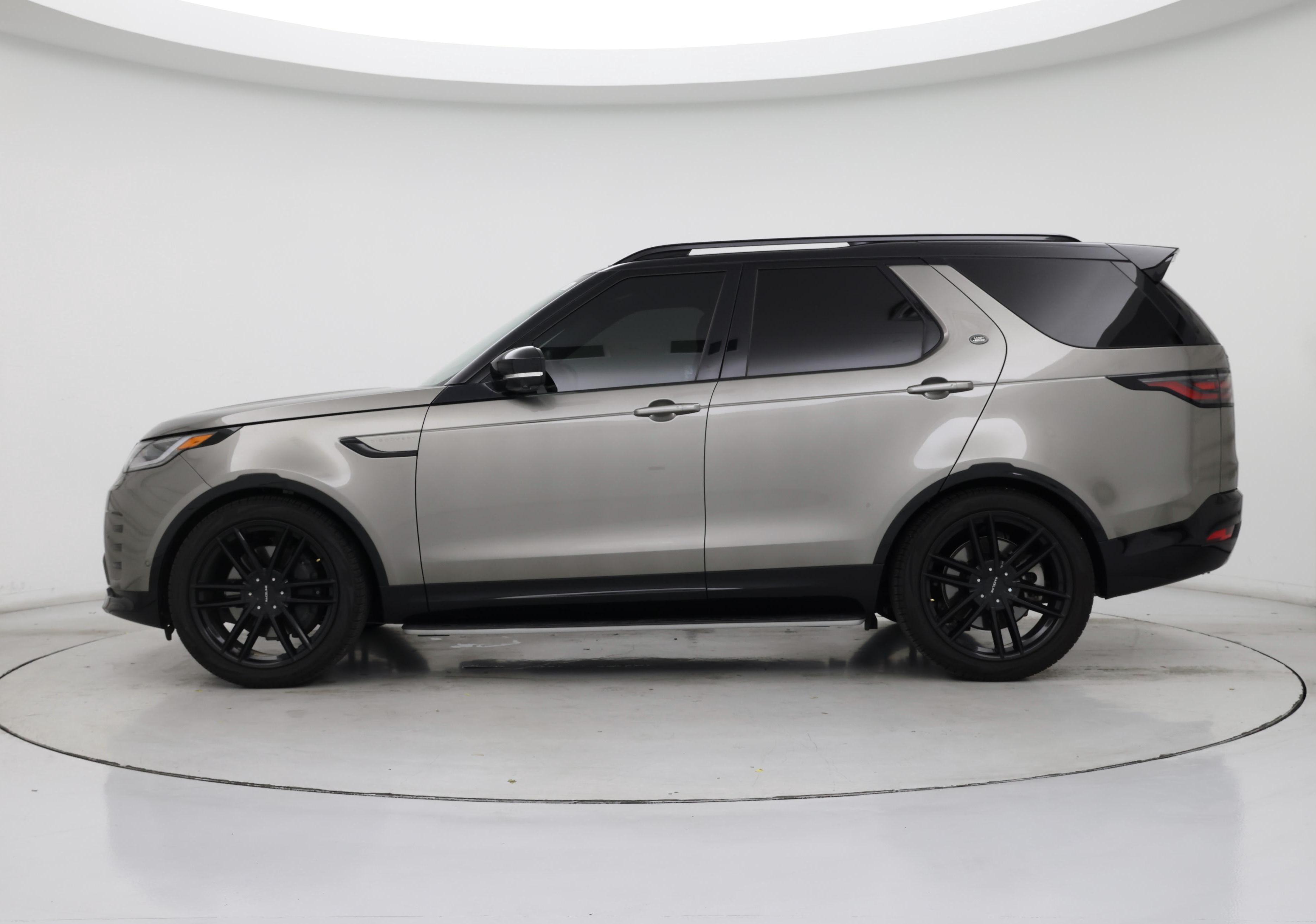 Thumbnail: 2024 Land Rover Discovery - 3