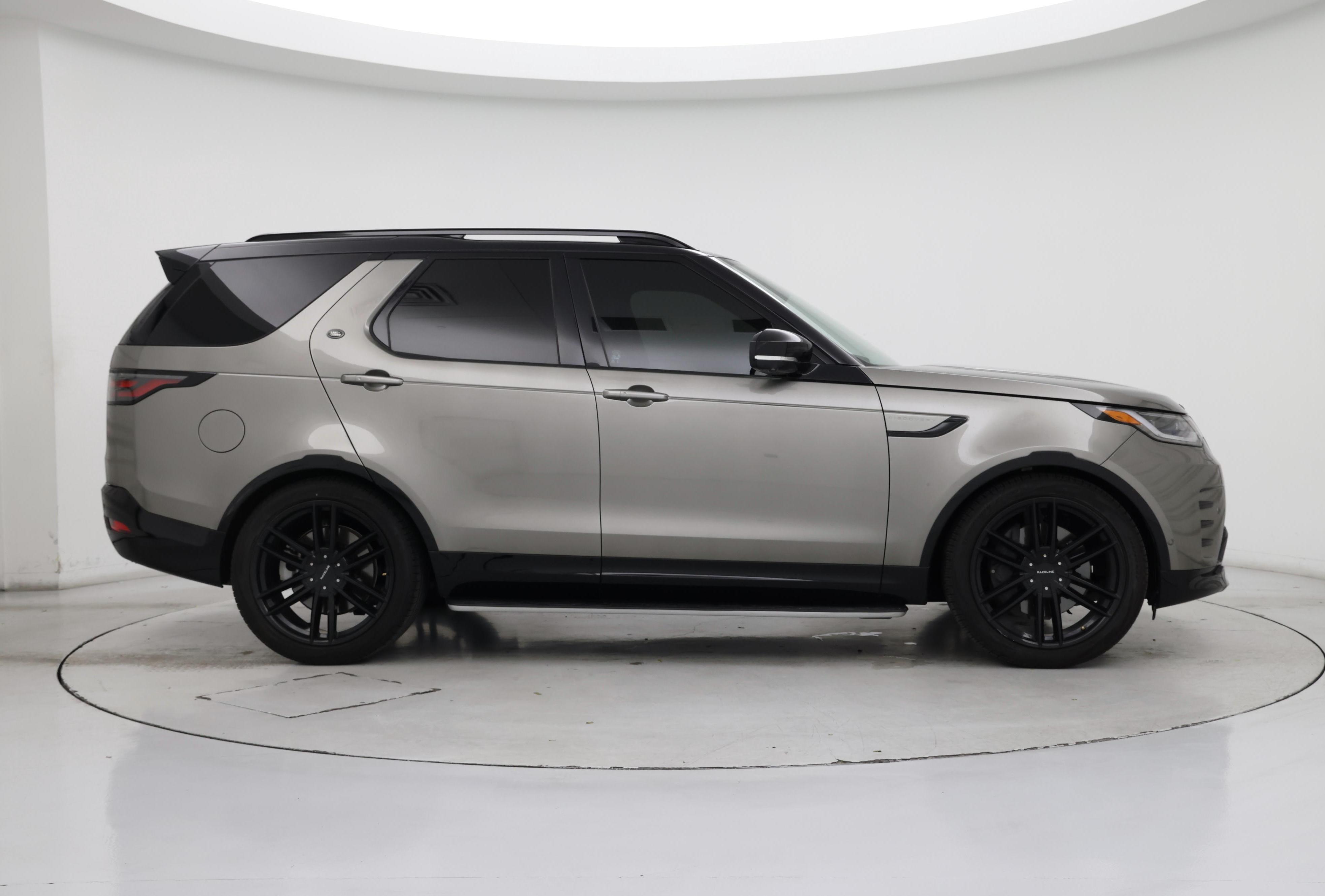 Thumbnail: 2024 Land Rover Discovery - 7