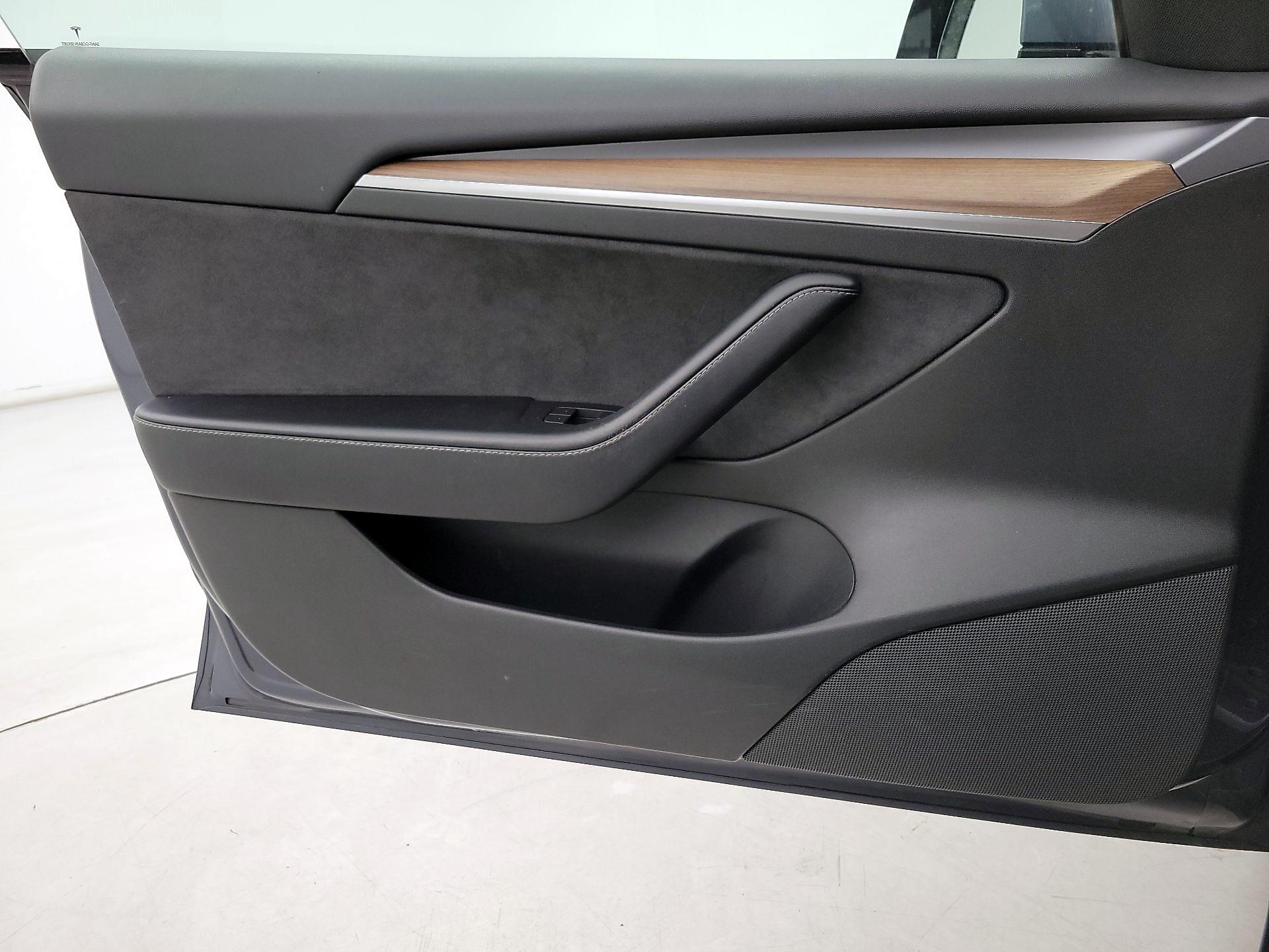 Thumbnail: 2022 Tesla Model 3 - 12