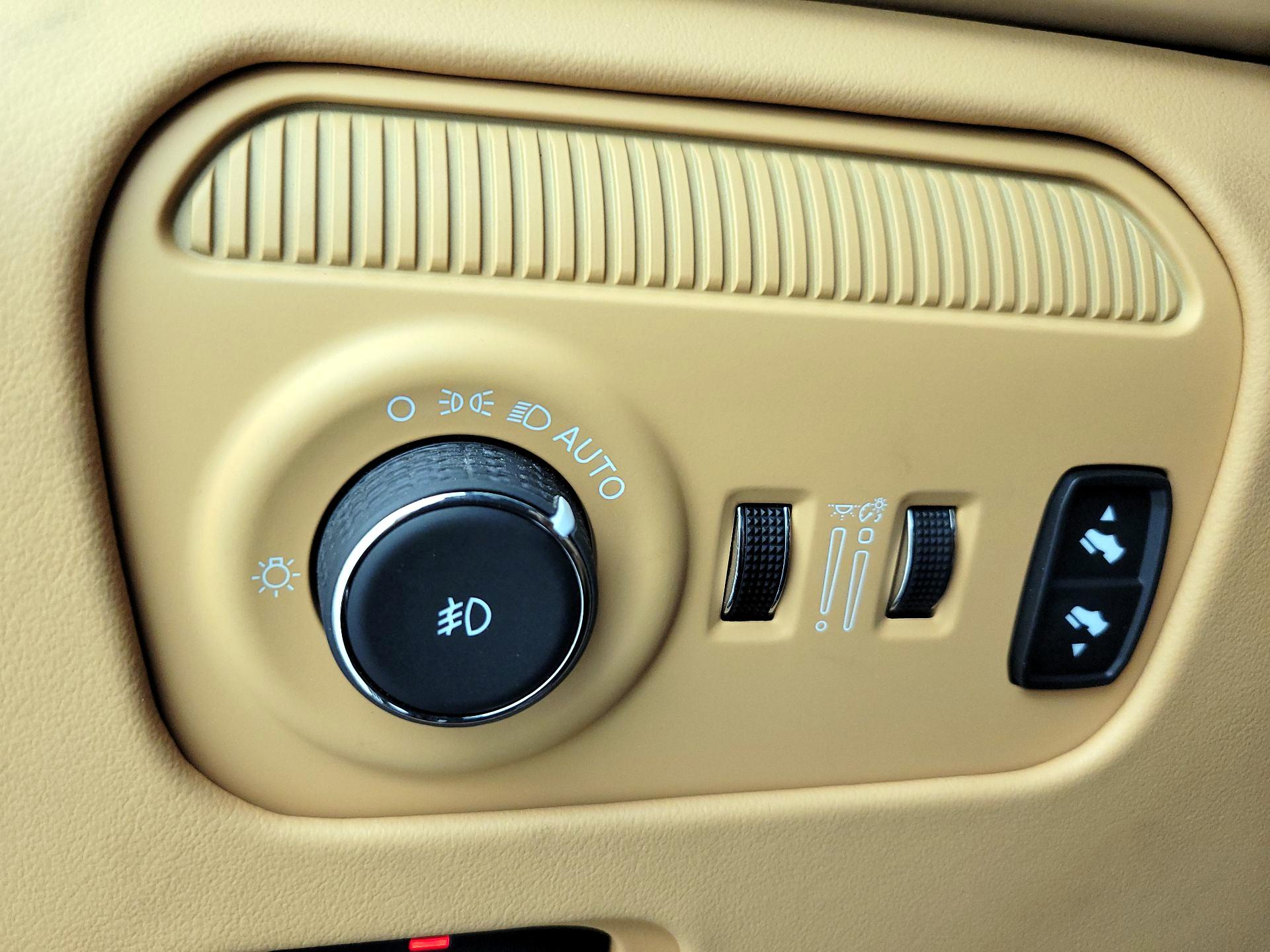 Thumbnail: 2022 Jeep Grand Wagoneer - 13