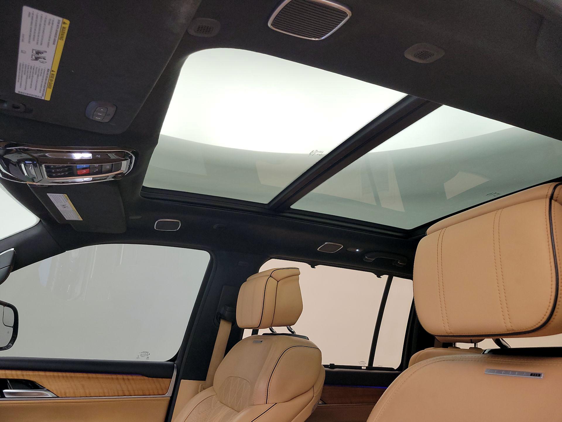 Thumbnail: 2022 Jeep Grand Wagoneer - 19