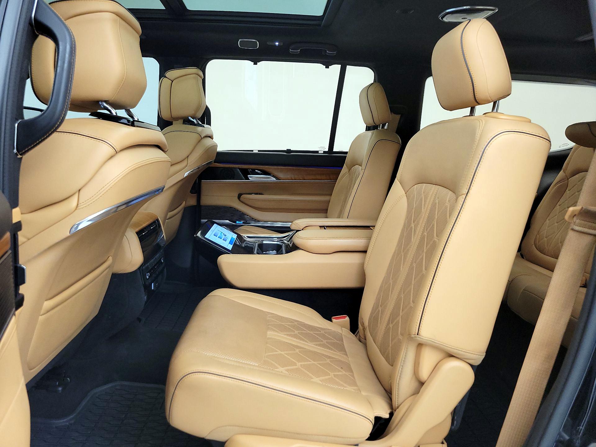 Thumbnail: 2022 Jeep Grand Wagoneer - 20