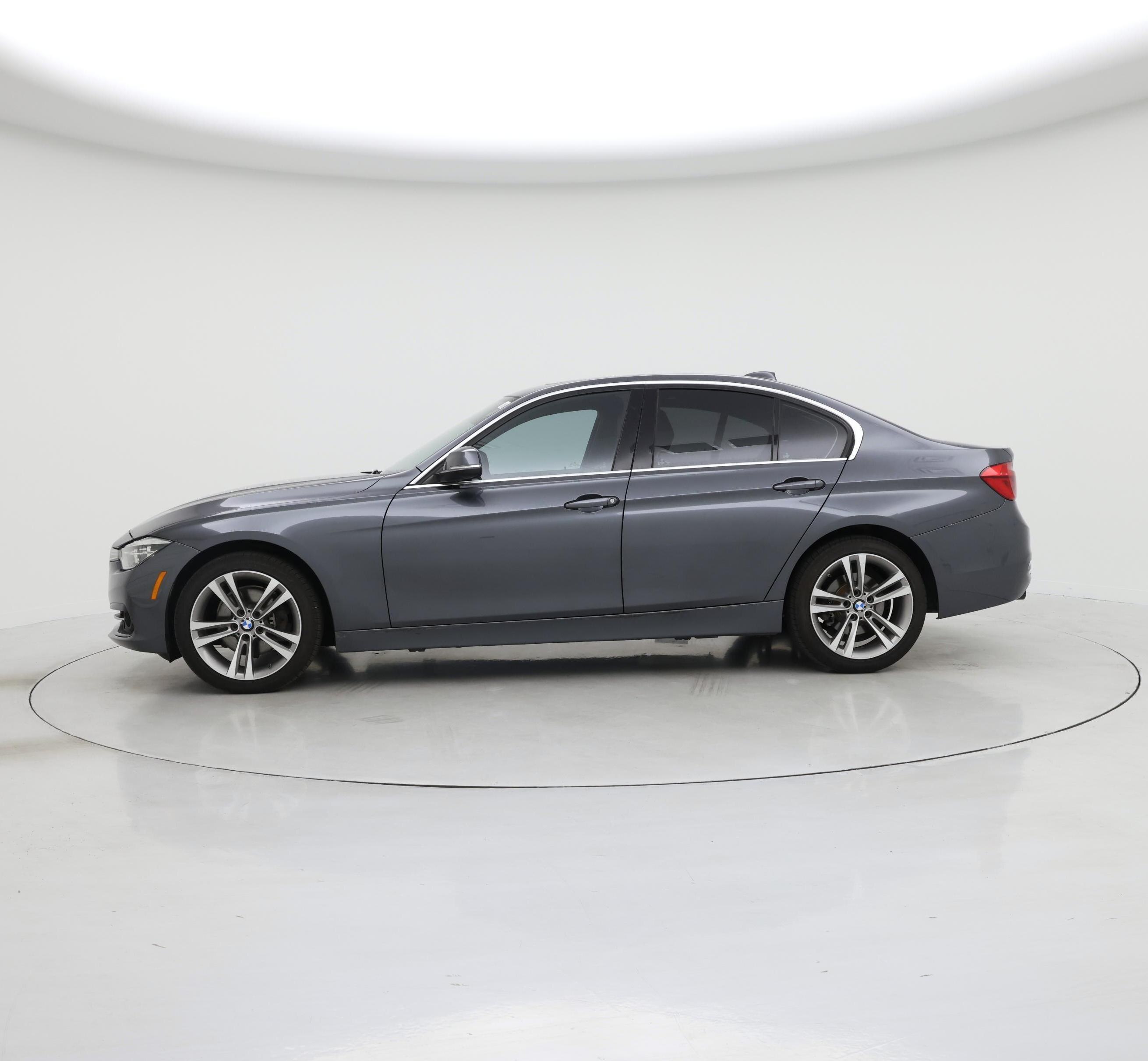 Thumbnail: 2018 BMW 3 Series - 3