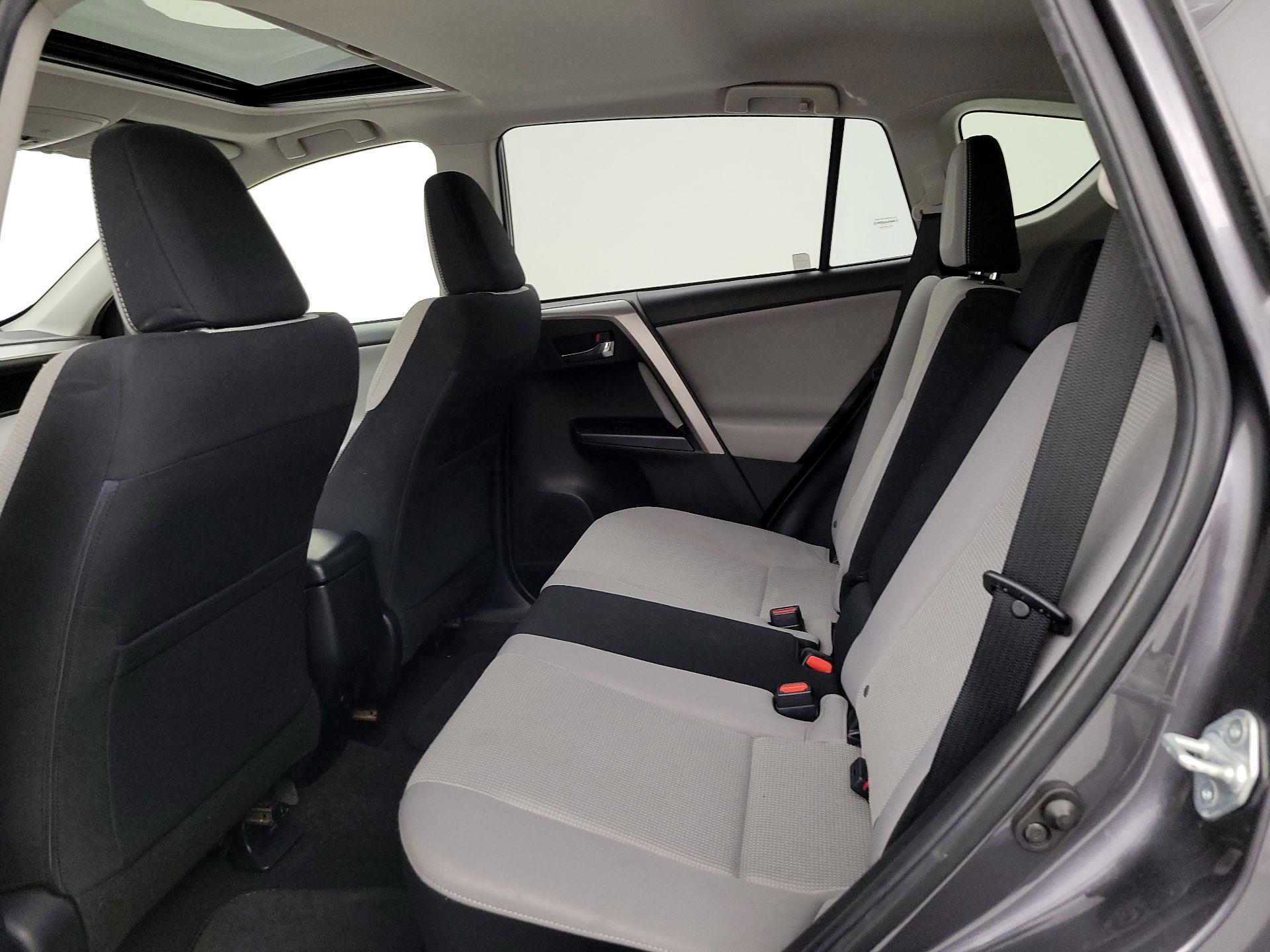 Thumbnail: 2017 Toyota RAV4 - 20