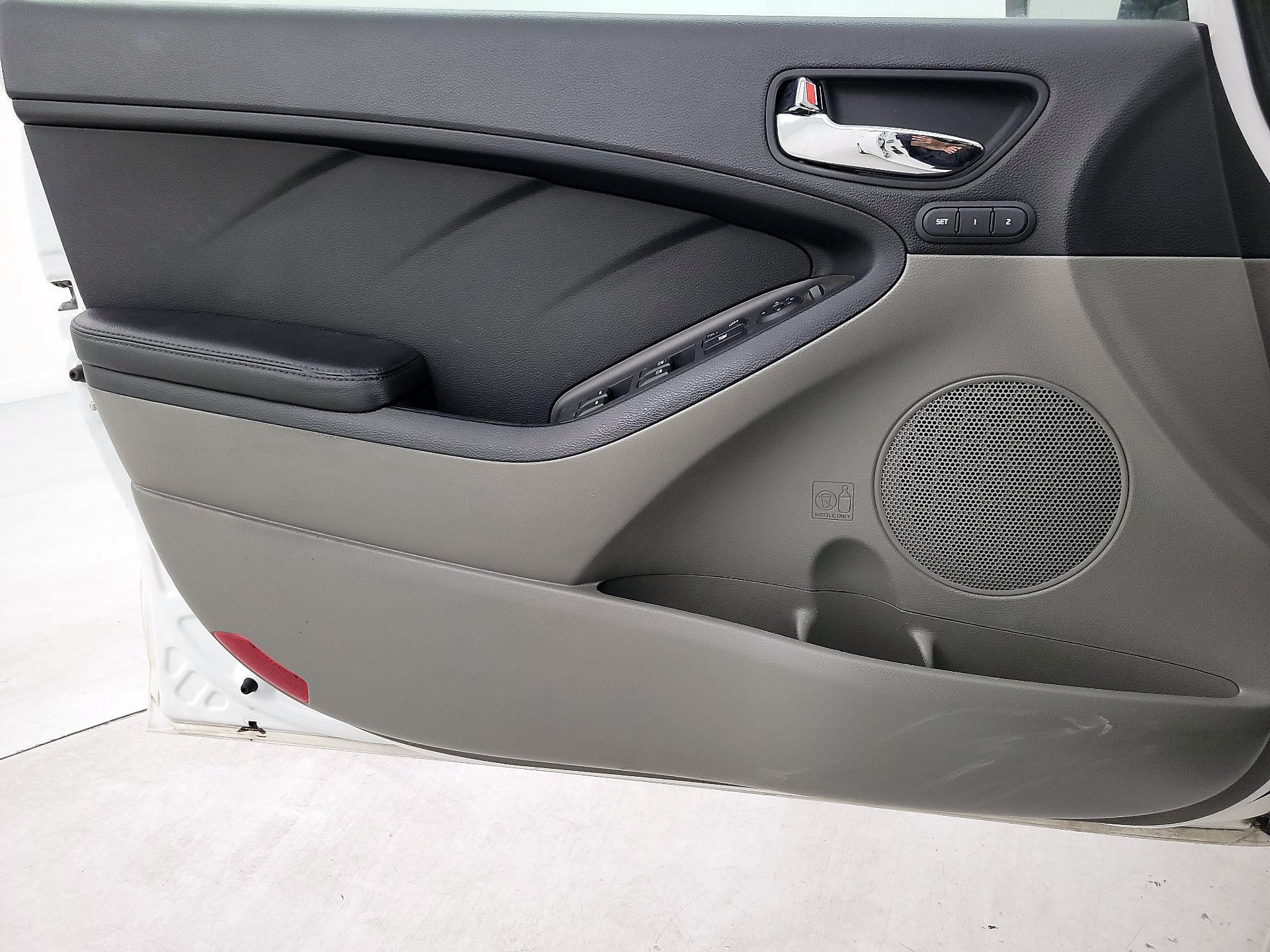 Thumbnail: 2015 Kia Forte - 12