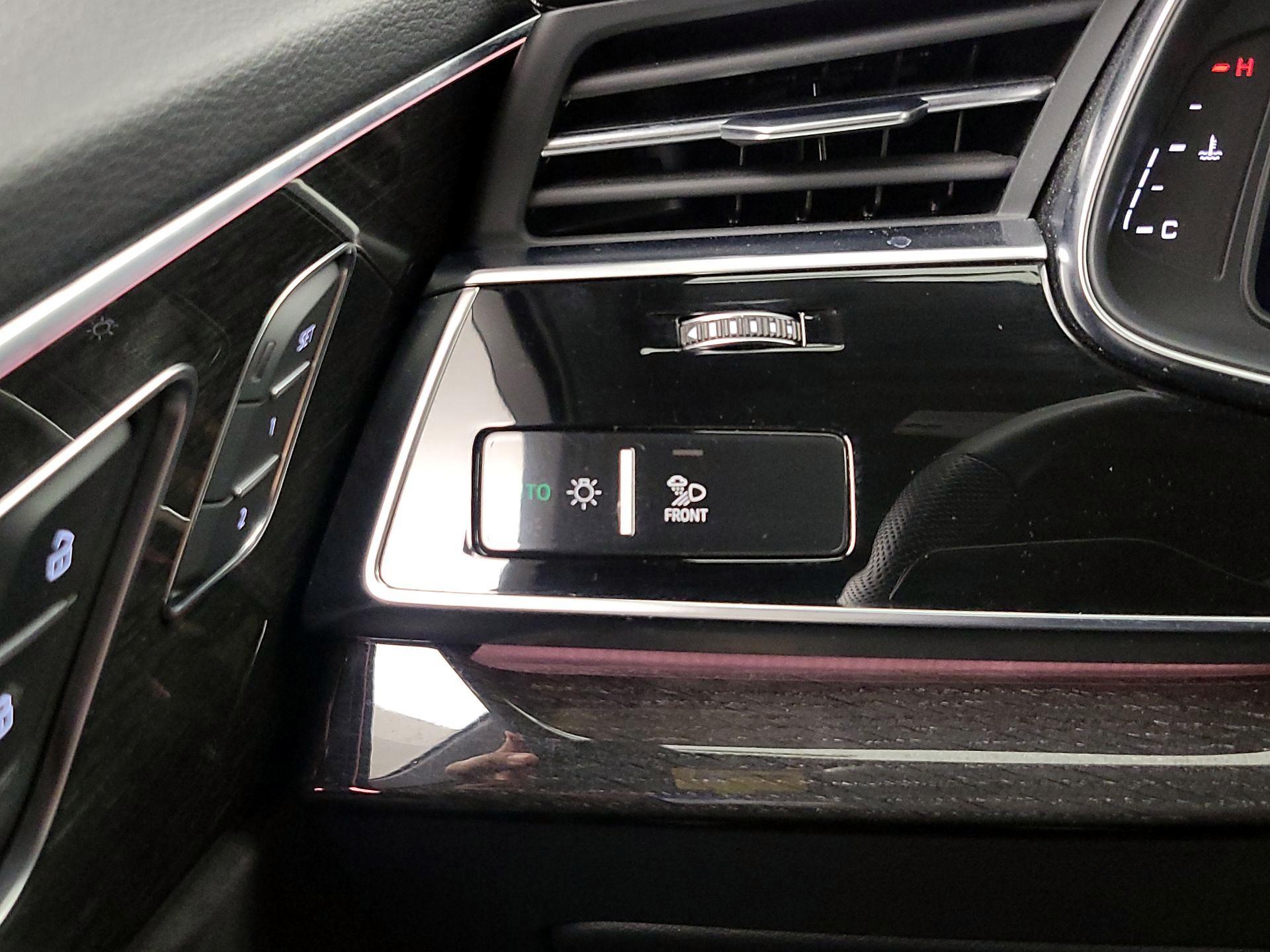 Thumbnail: 2020 Audi SQ7 - 13