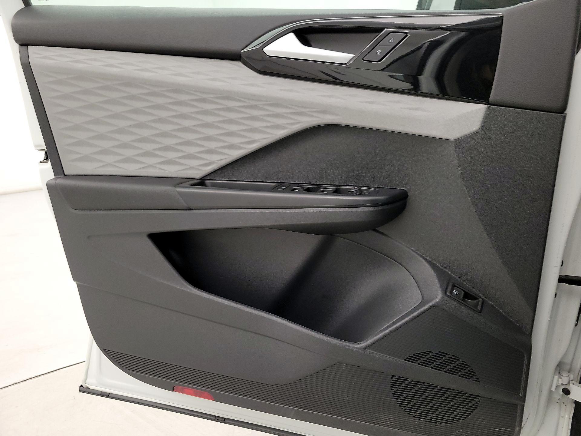 Thumbnail: 2023 Volkswagen Taos - 12