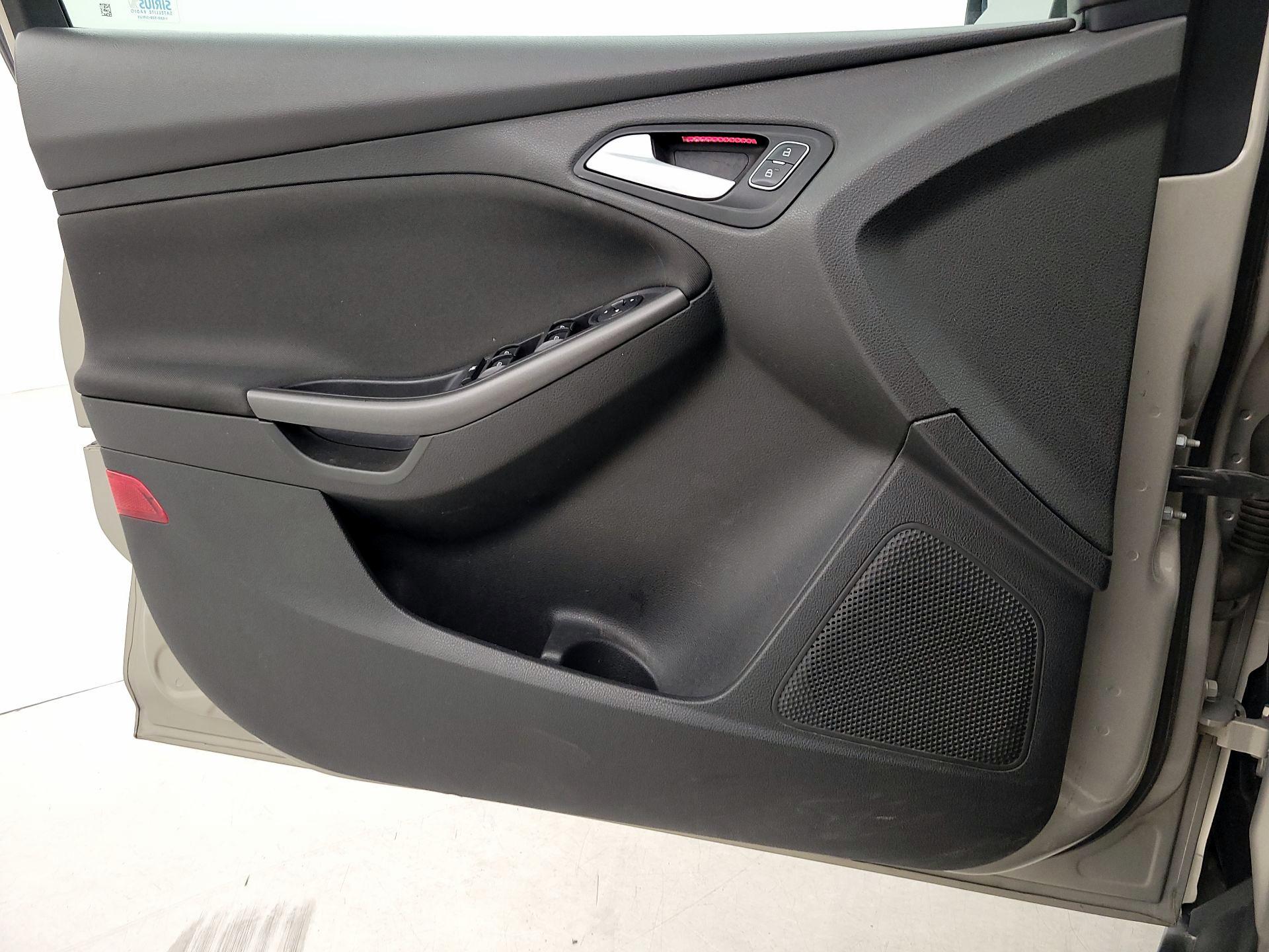 Thumbnail: 2015 Ford Focus - 12