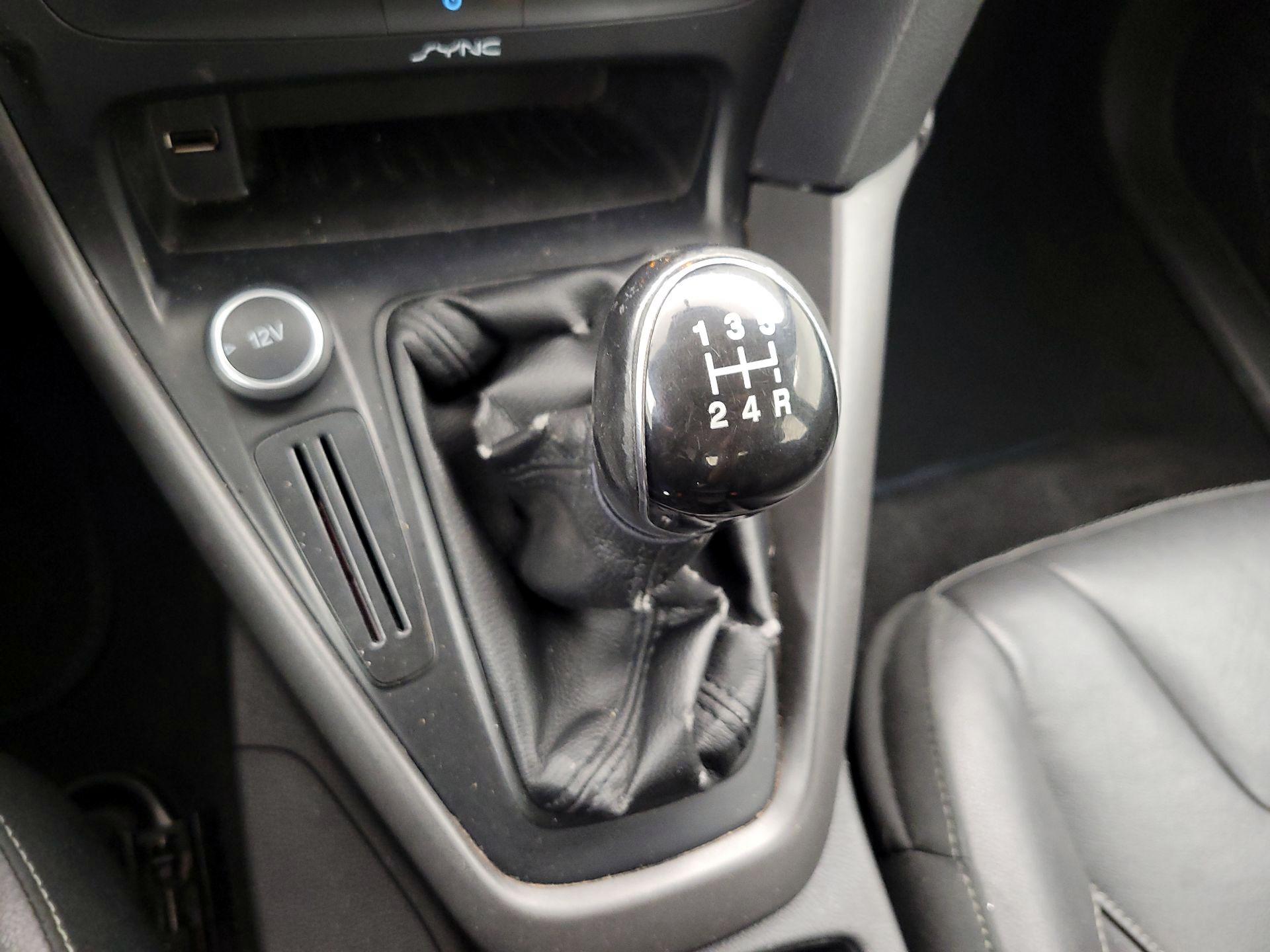 Thumbnail: 2015 Ford Focus - 17