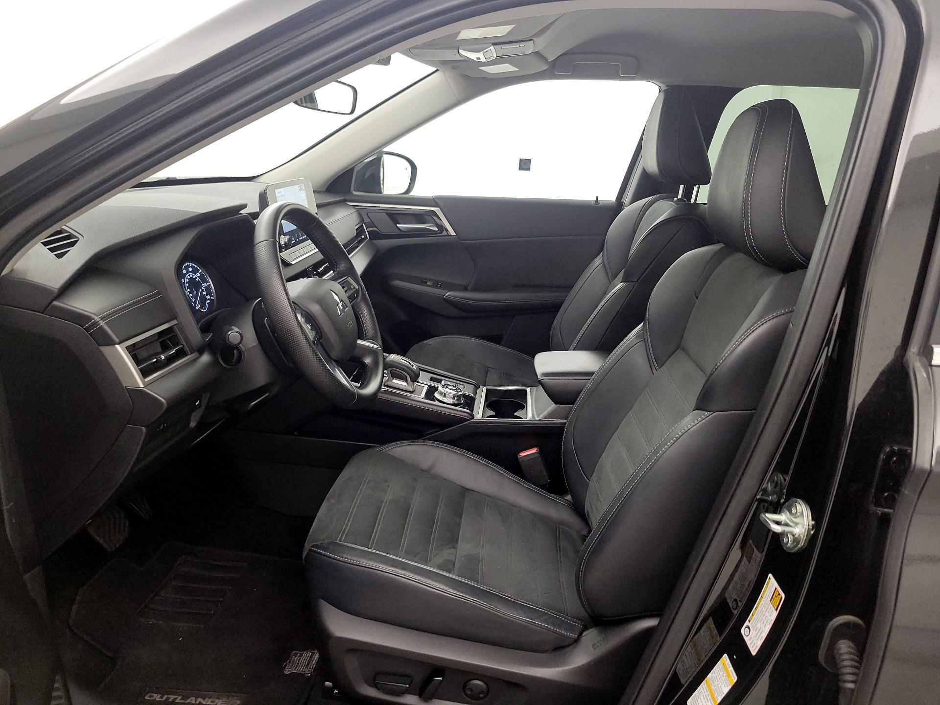 Thumbnail: 2022 Mitsubishi Outlander - 11