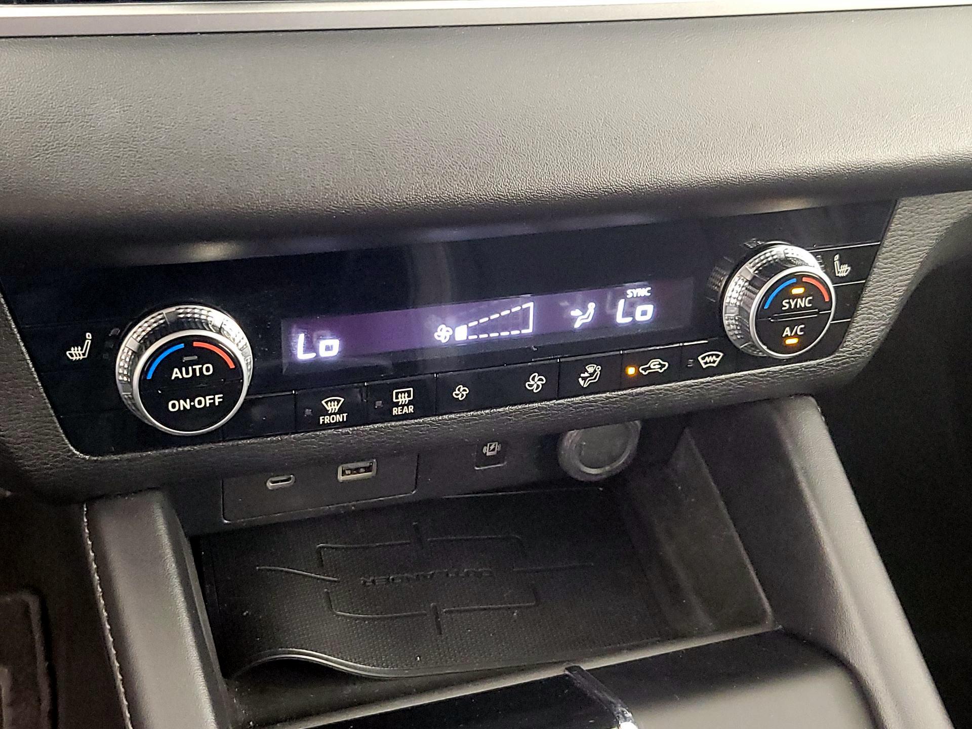 Thumbnail: 2022 Mitsubishi Outlander - 16