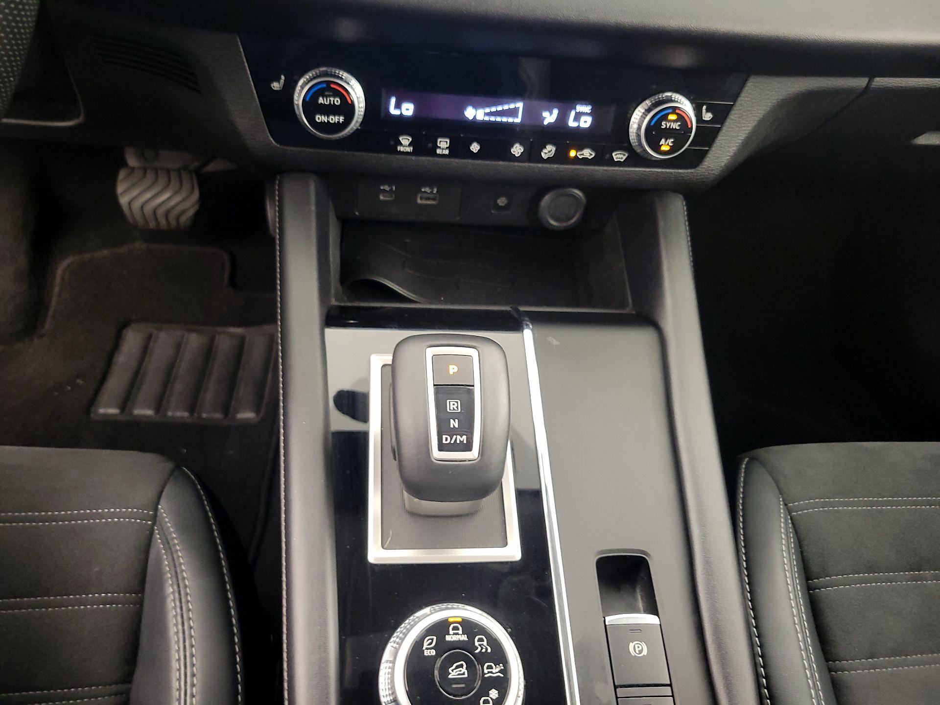 Thumbnail: 2022 Mitsubishi Outlander - 17