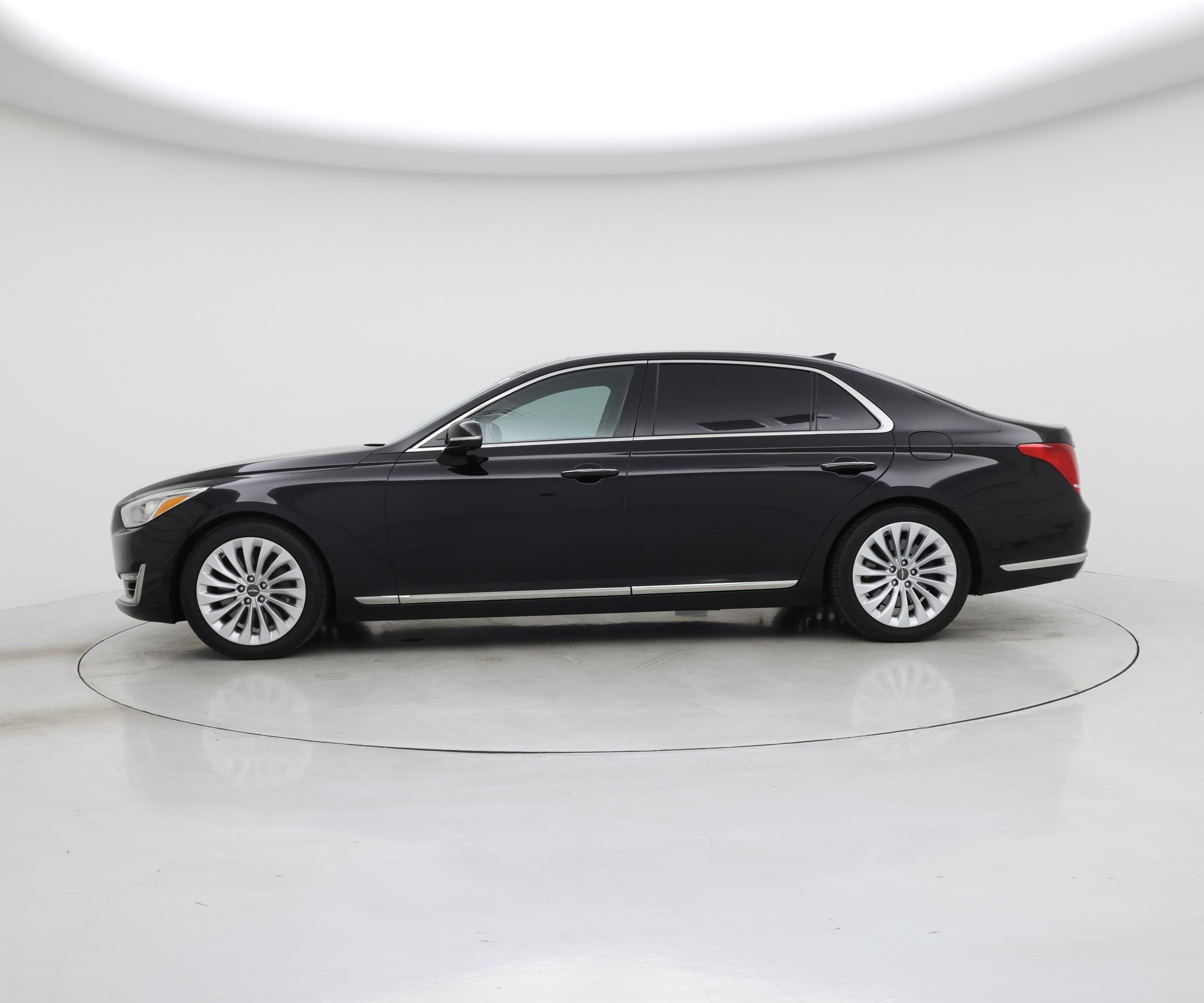 Thumbnail: 2017 Genesis G90 - 3