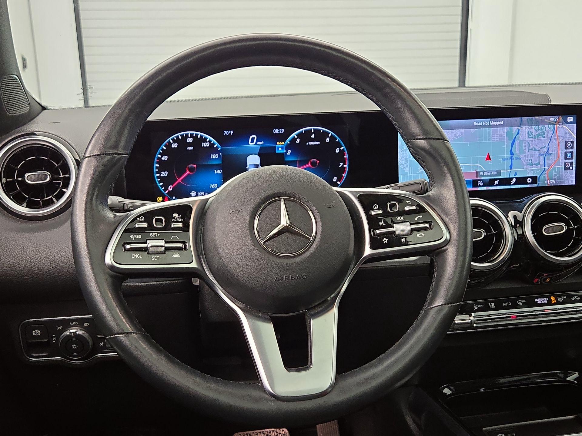 Thumbnail: 2023 Mercedes-Benz GLB - 10