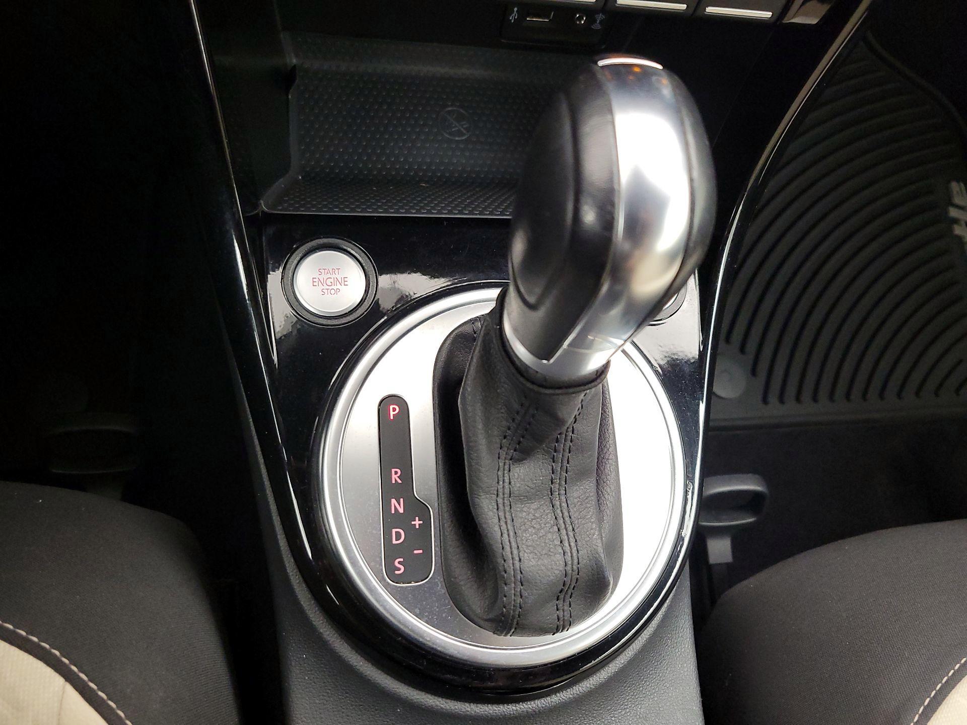 Thumbnail: 2019 Volkswagen Beetle - 17