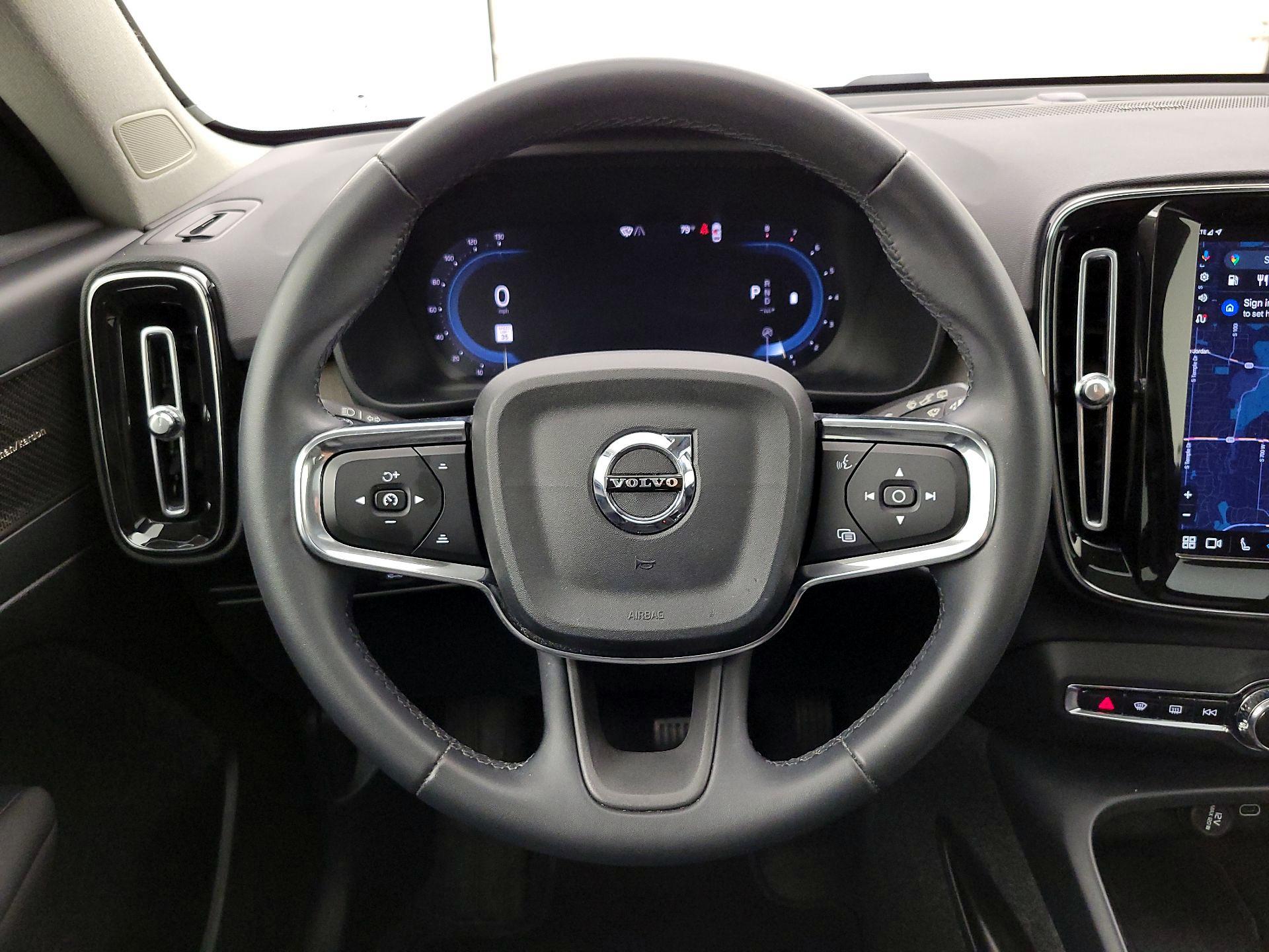 Thumbnail: 2023 Volvo XC40 - 10