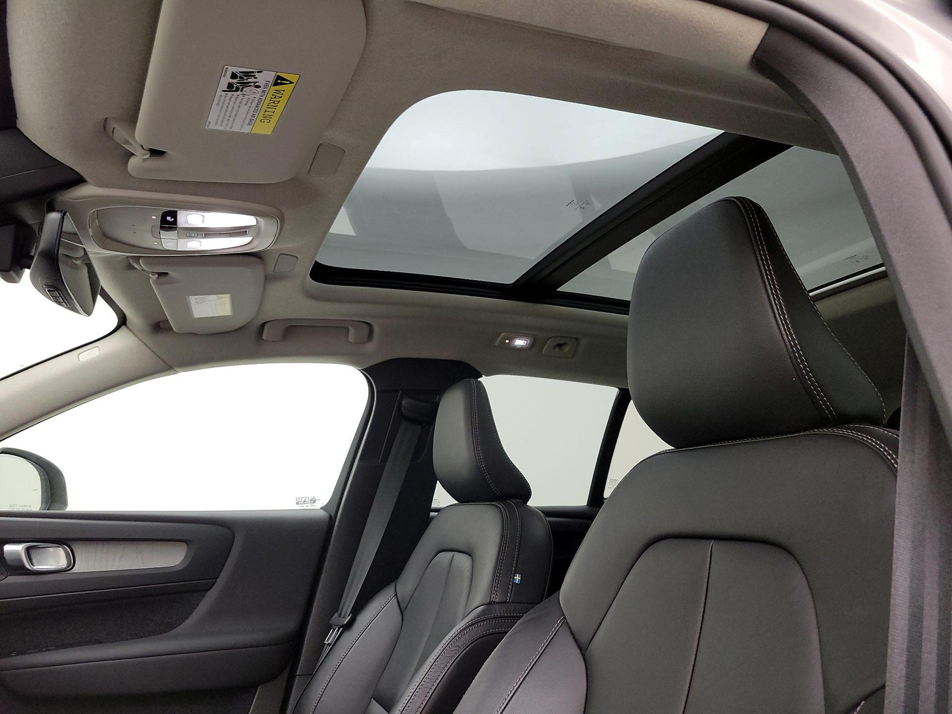 Thumbnail: 2023 Volvo XC40 - 20